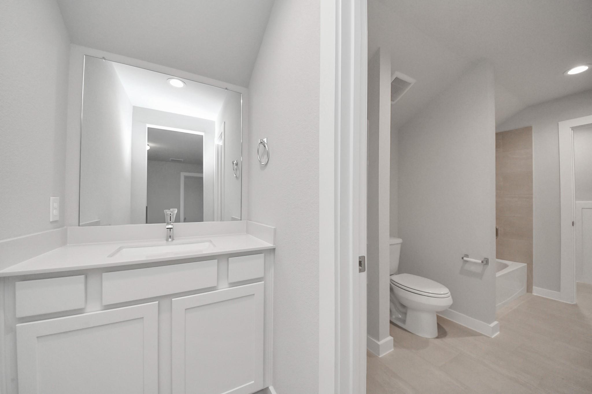 2107 Della Lakes Court