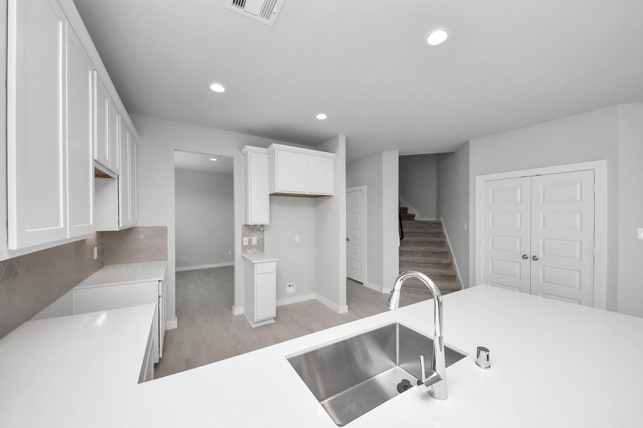 2107 Della Lakes Court