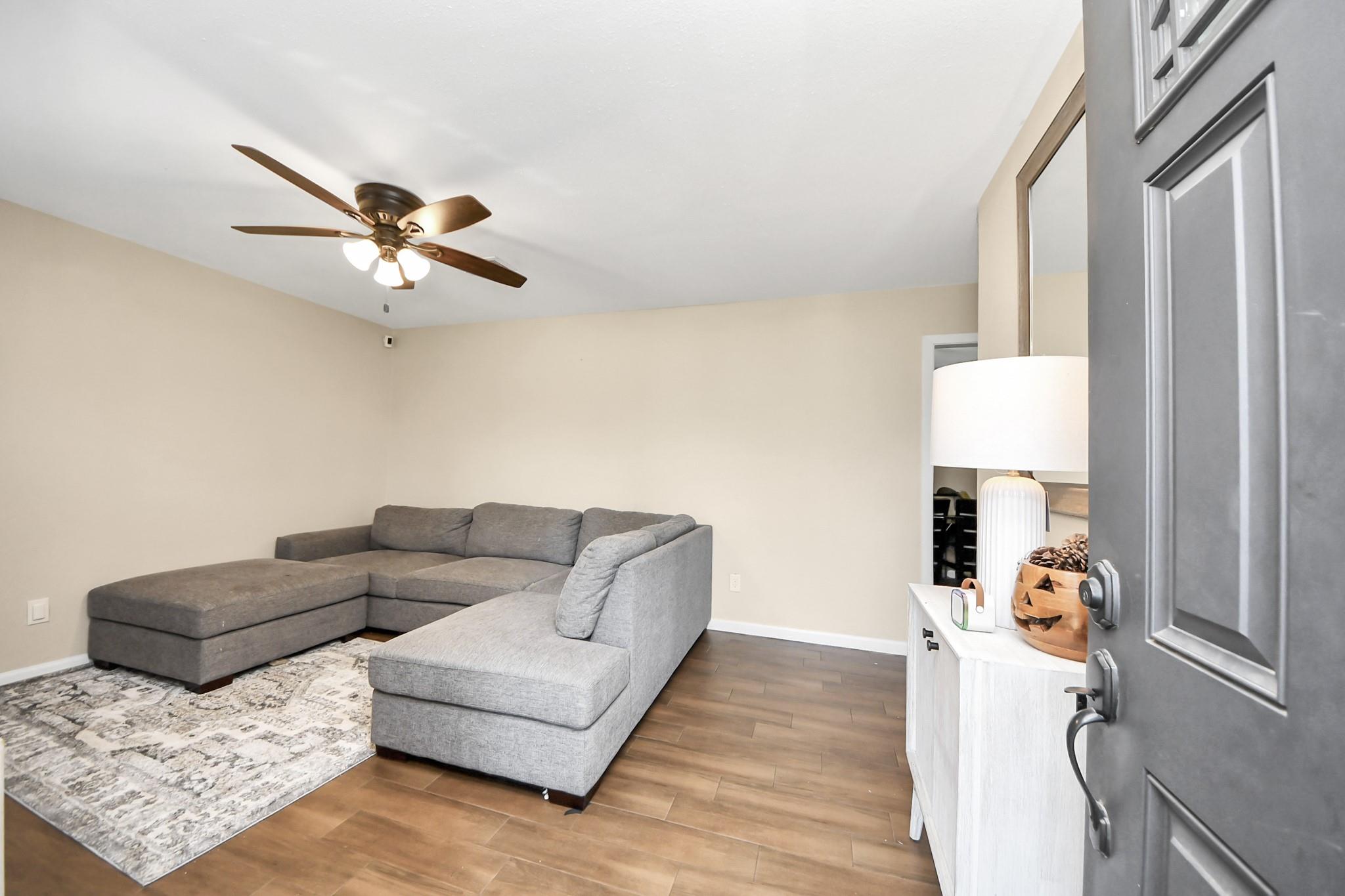 10526 Hollyglen Drive