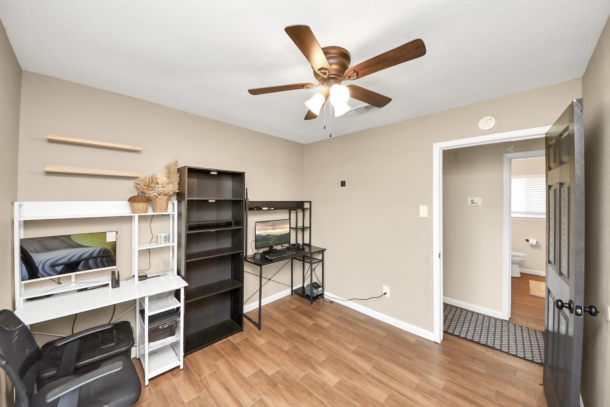 10526 Hollyglen Drive