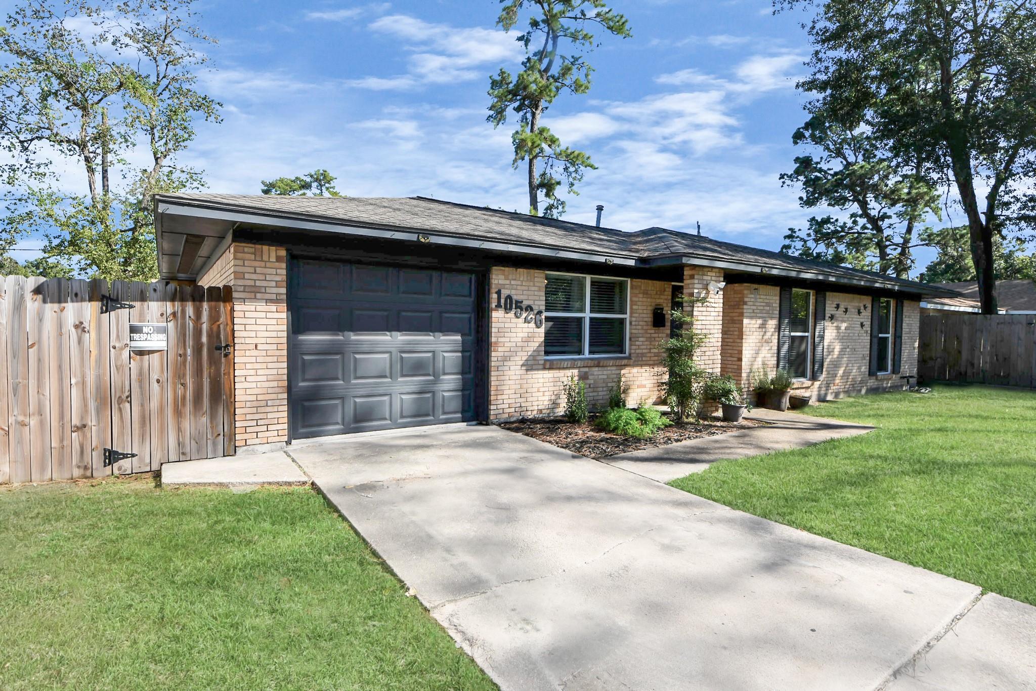 10526 Hollyglen Drive