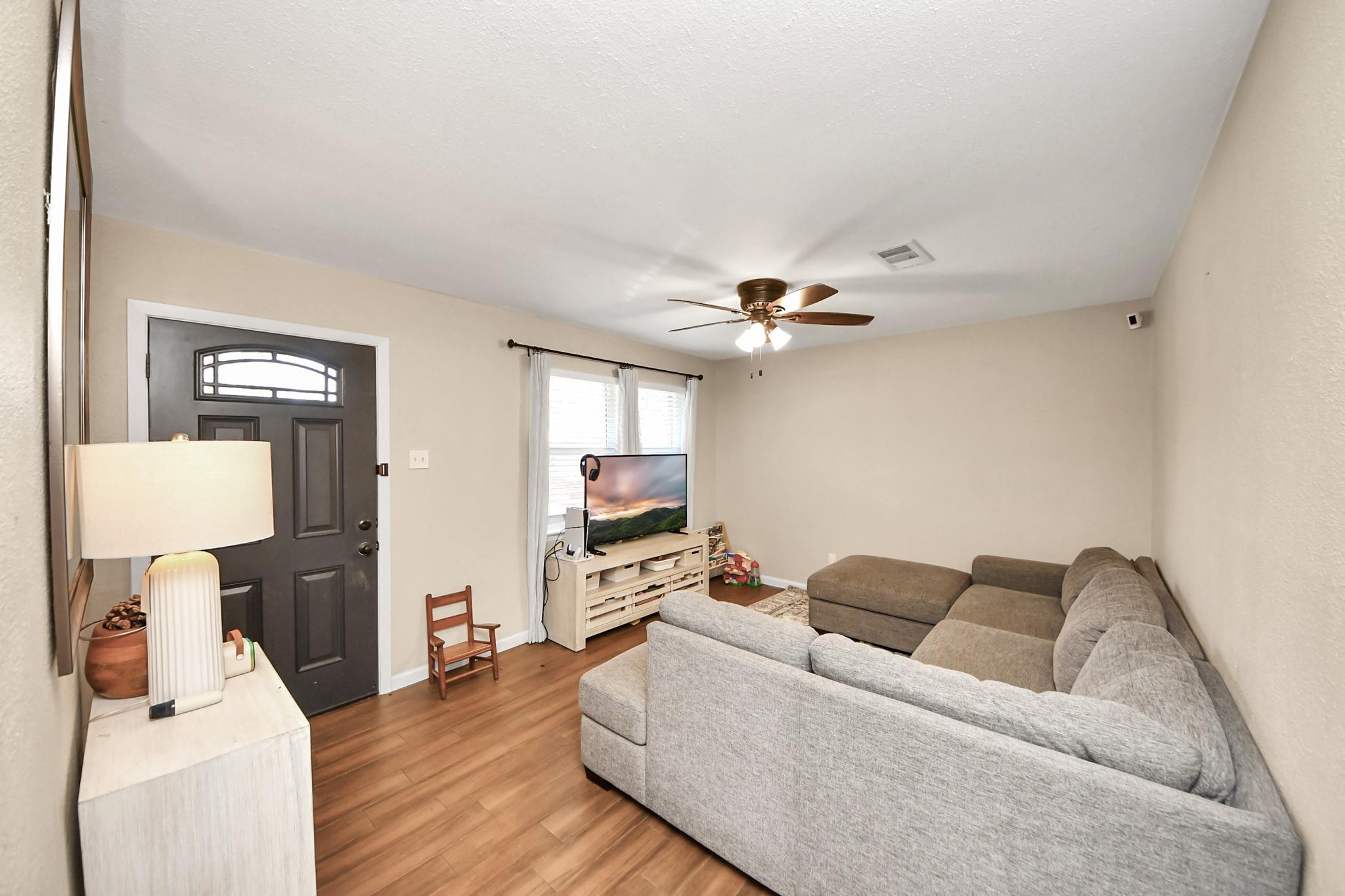 10526 Hollyglen Drive