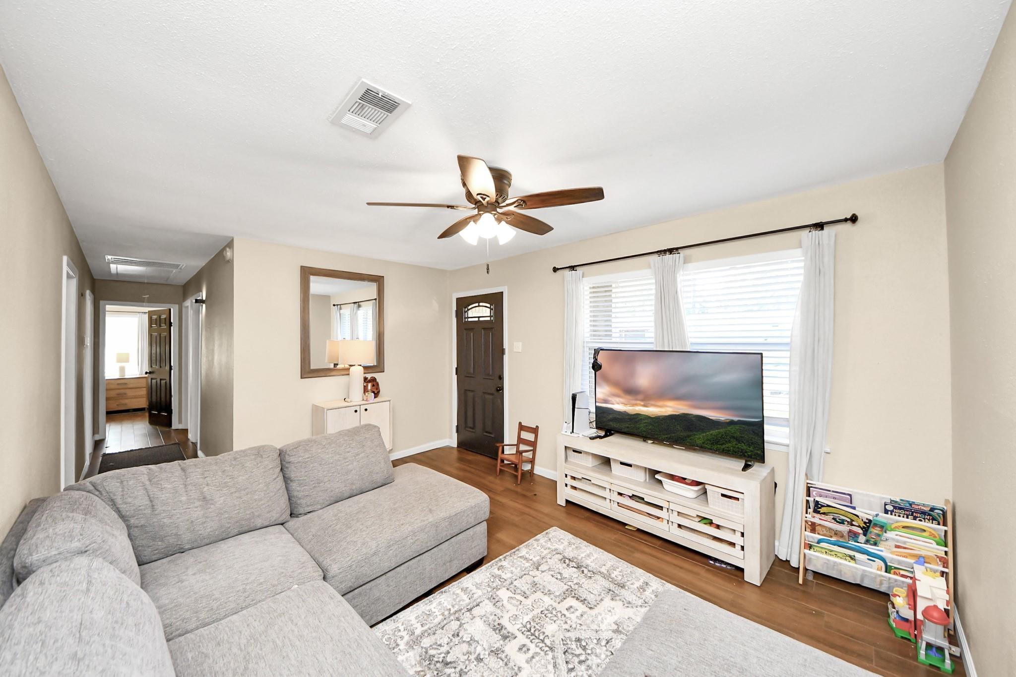 10526 Hollyglen Drive