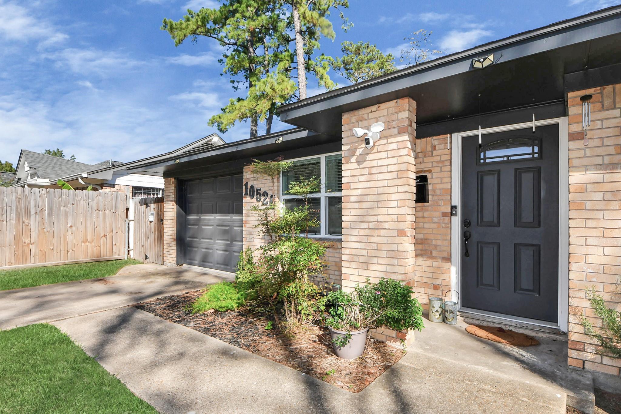 10526 Hollyglen Drive