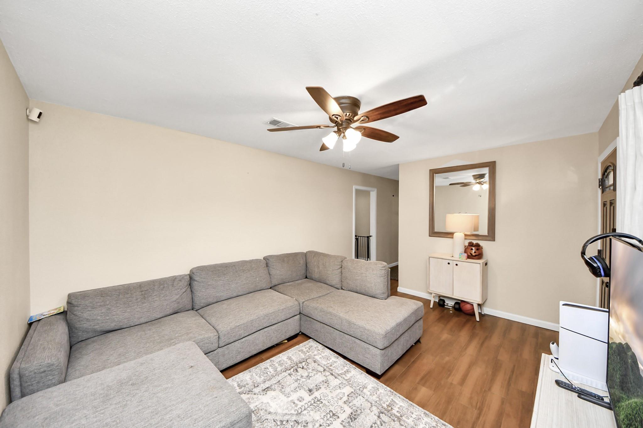 10526 Hollyglen Drive