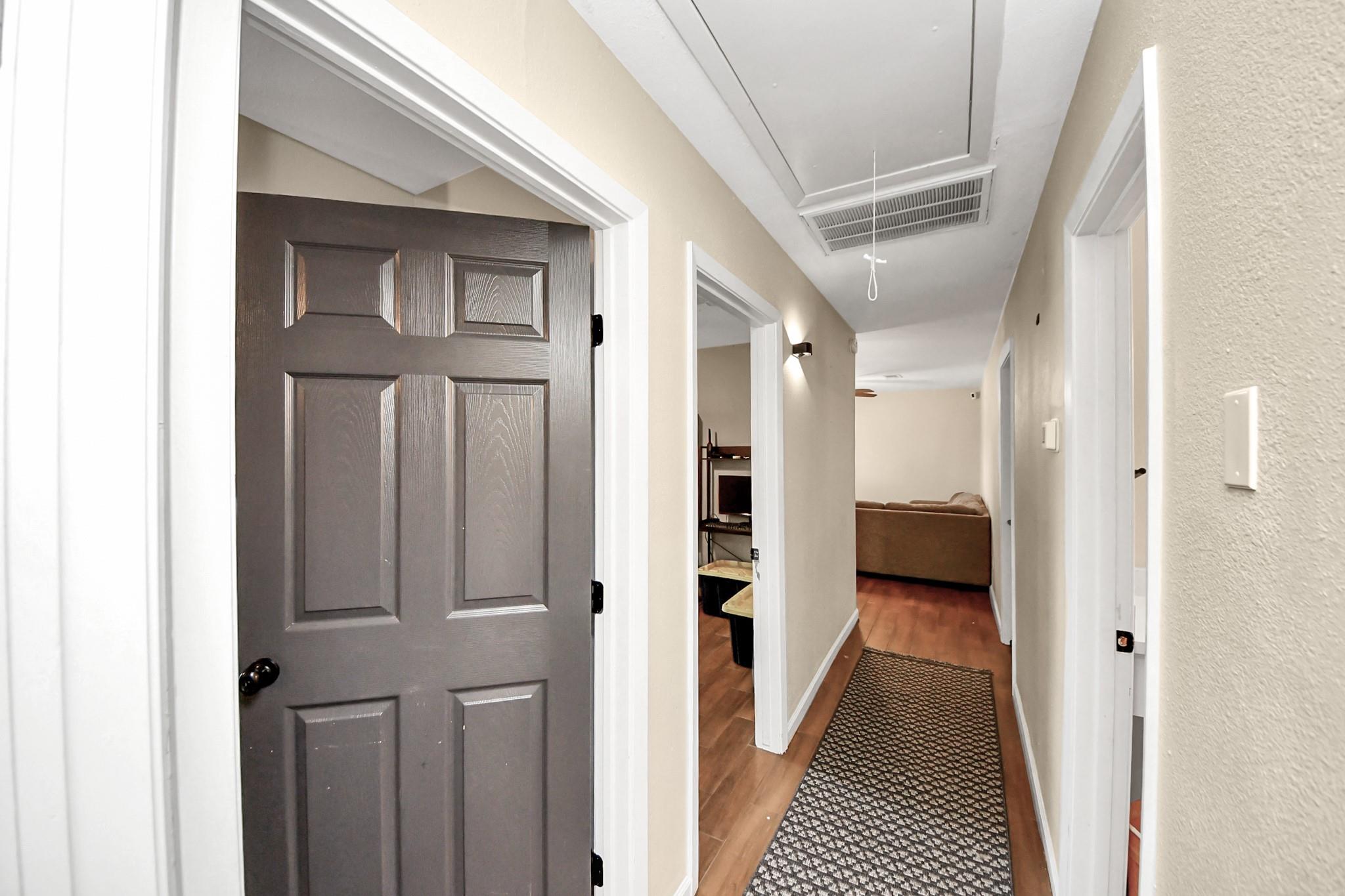 10526 Hollyglen Drive