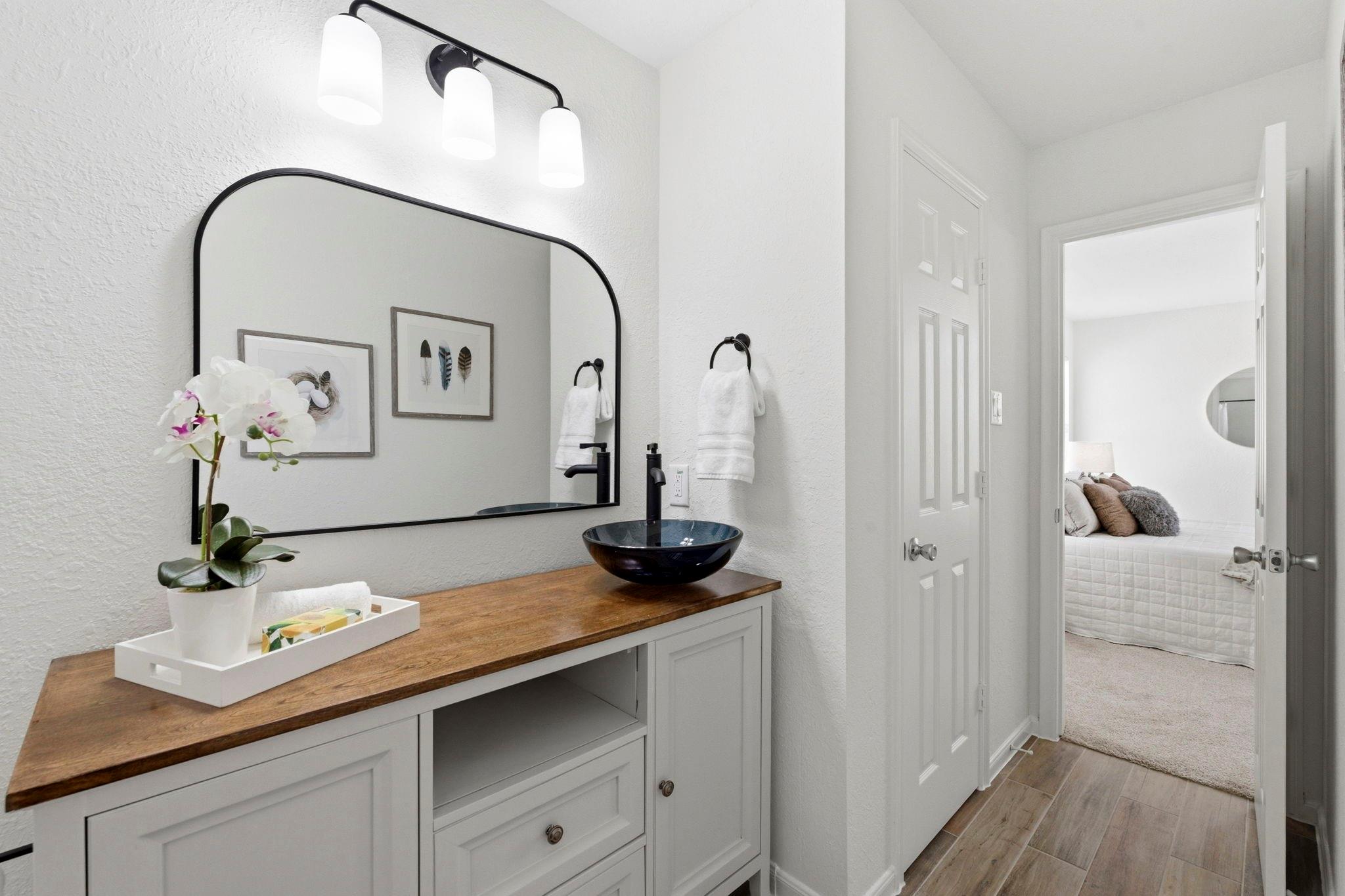 11202 Log Cabin Lane