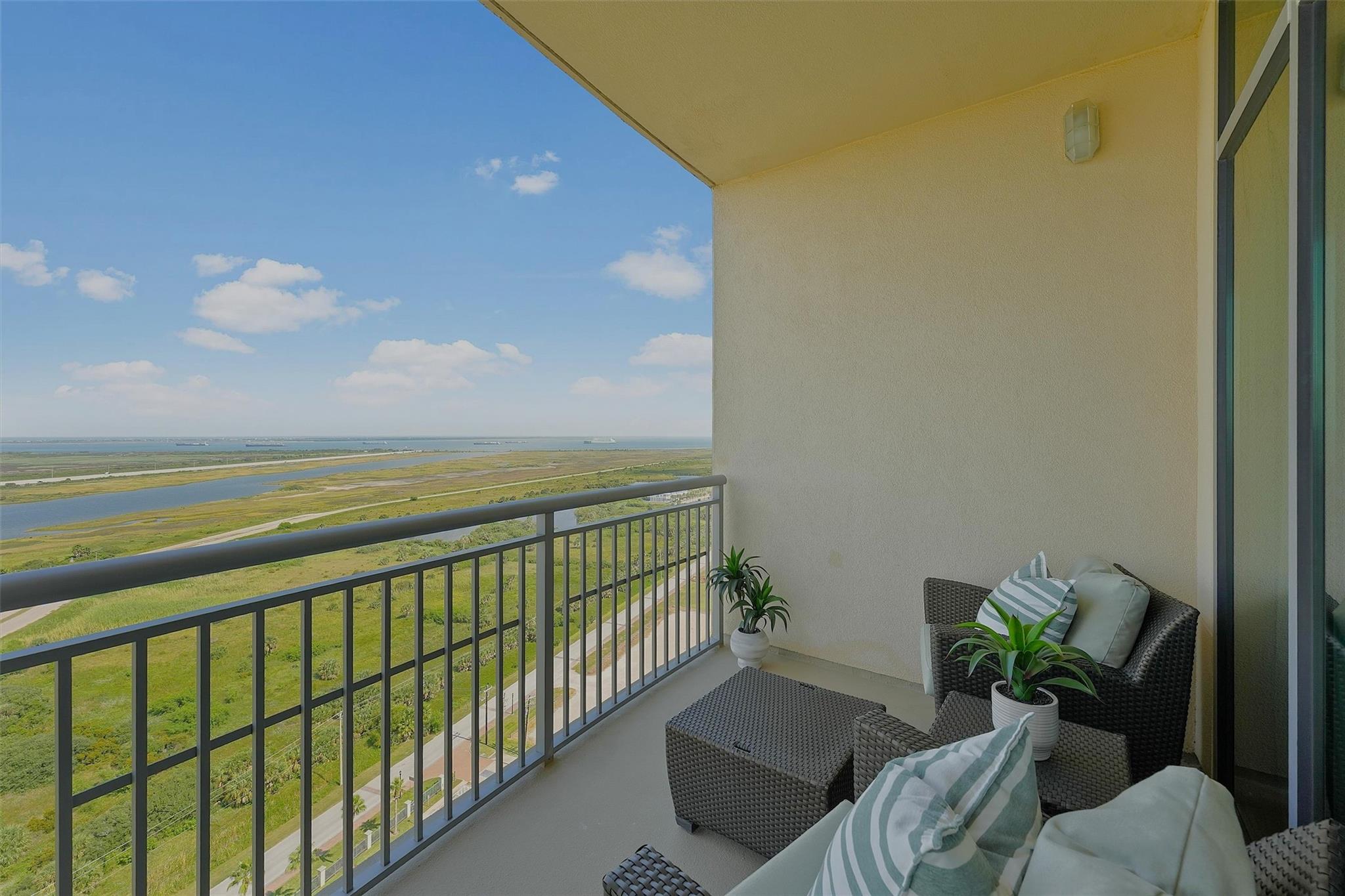 801 E Beach Drive Unit: TW2008