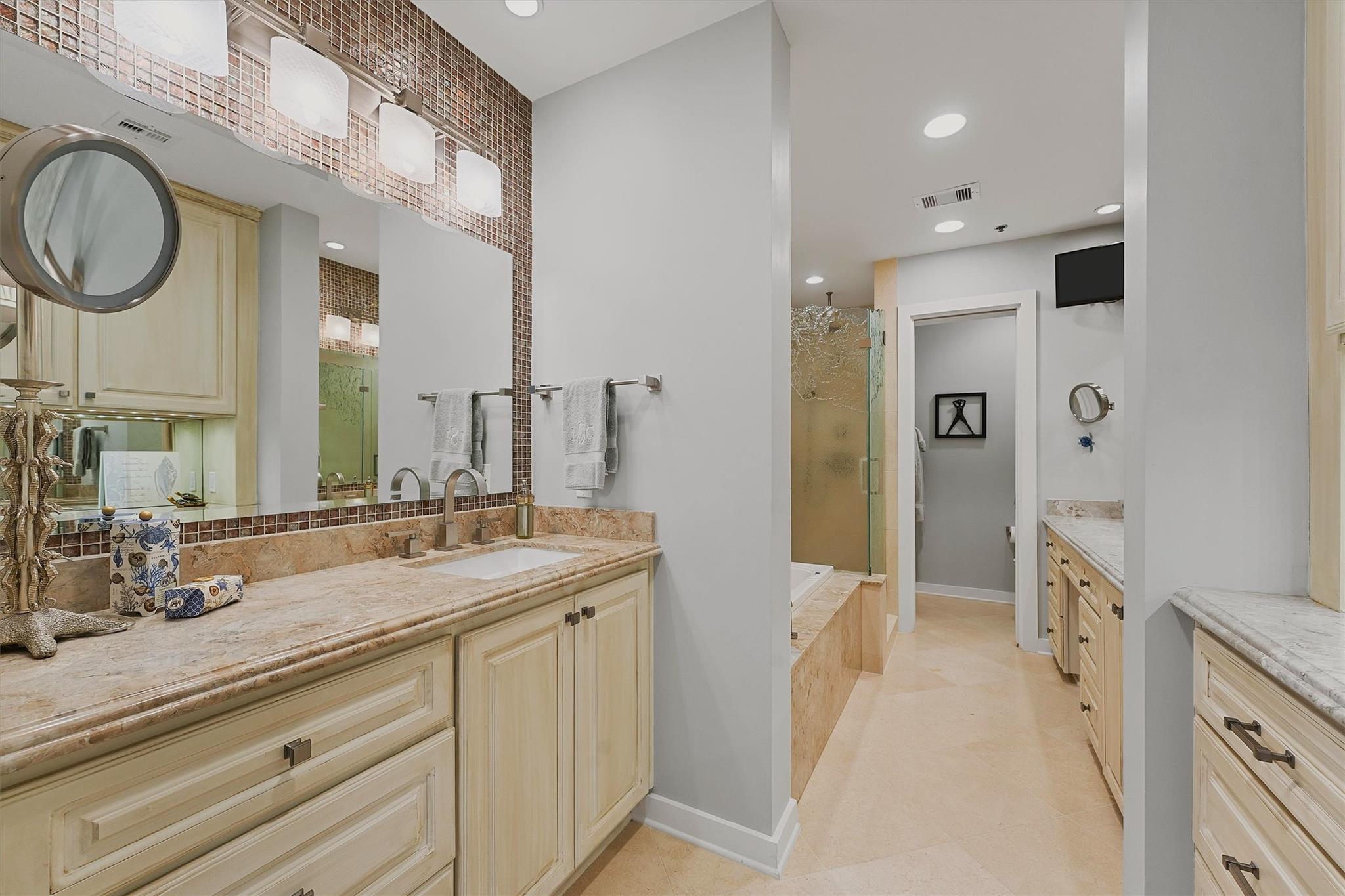 801 E Beach Drive Unit: TW2008