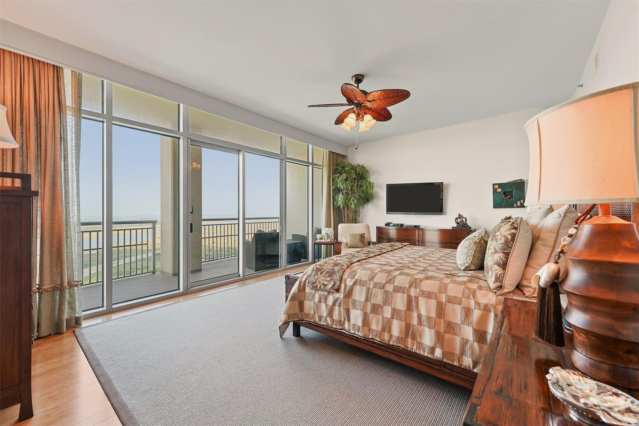 801 E Beach Drive Unit: TW2008