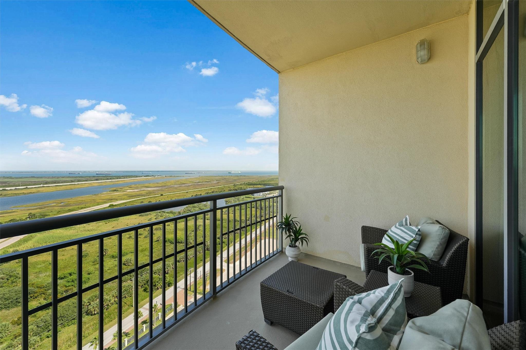 801 E Beach Drive Unit: TW2008