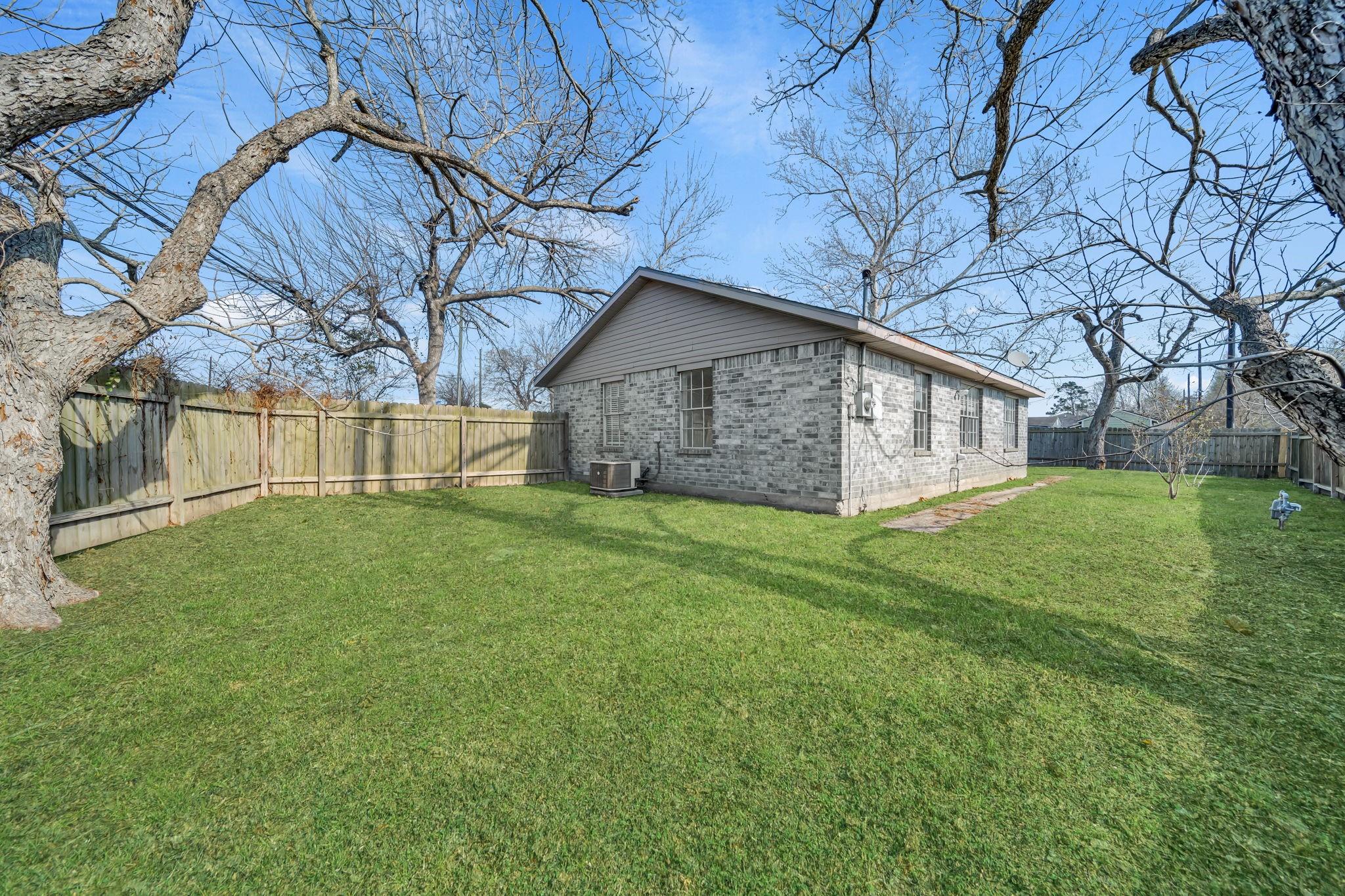 101 Lincoln Cedar Drive