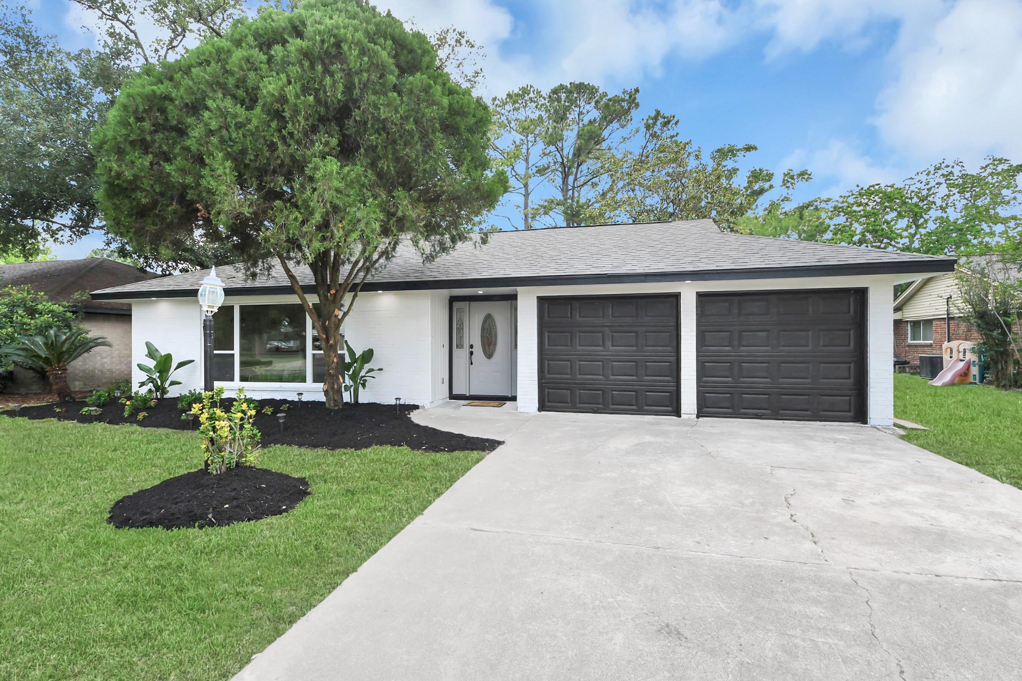 2407 Crestdale Dr