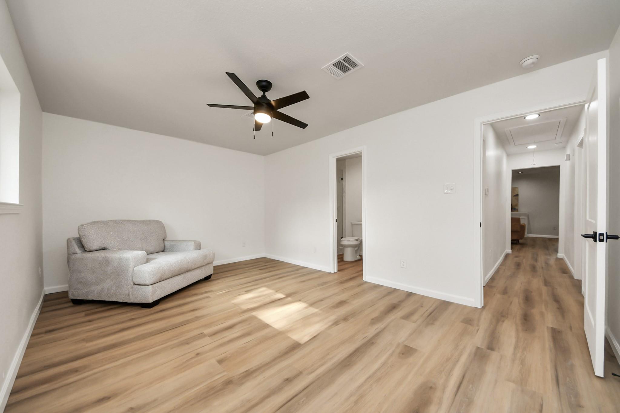 2407 Crestdale Dr