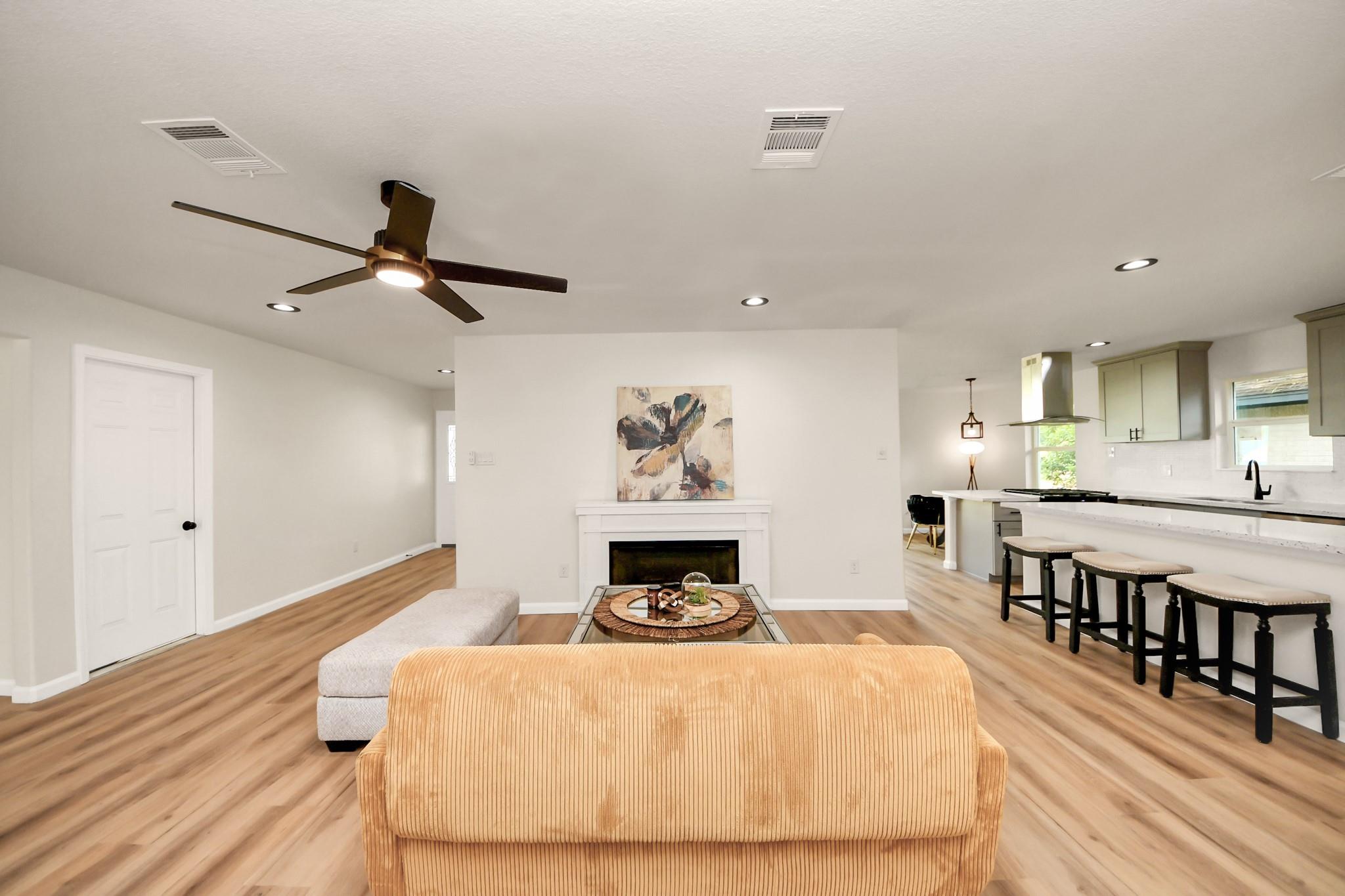 2407 Crestdale Dr