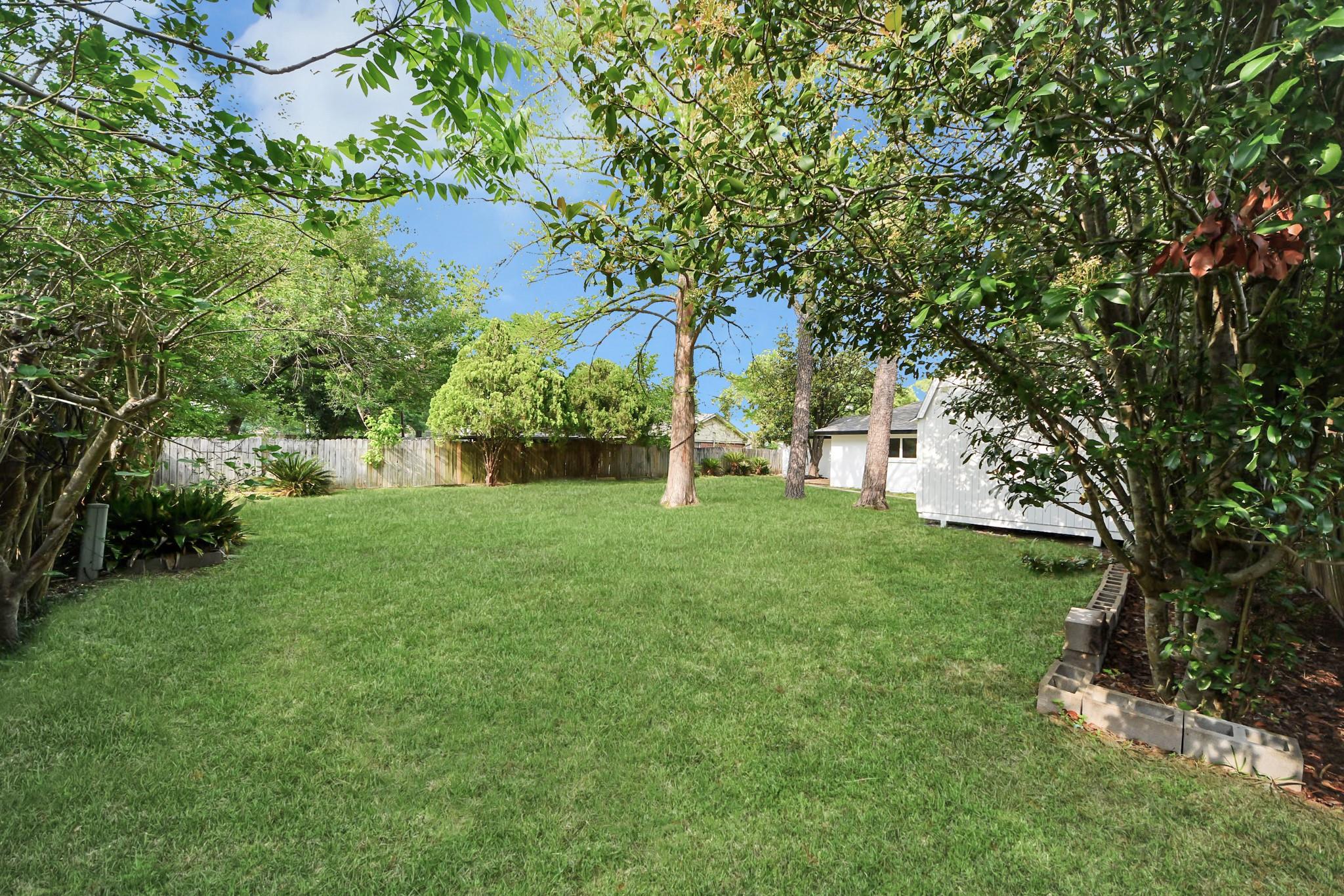 2407 Crestdale Dr