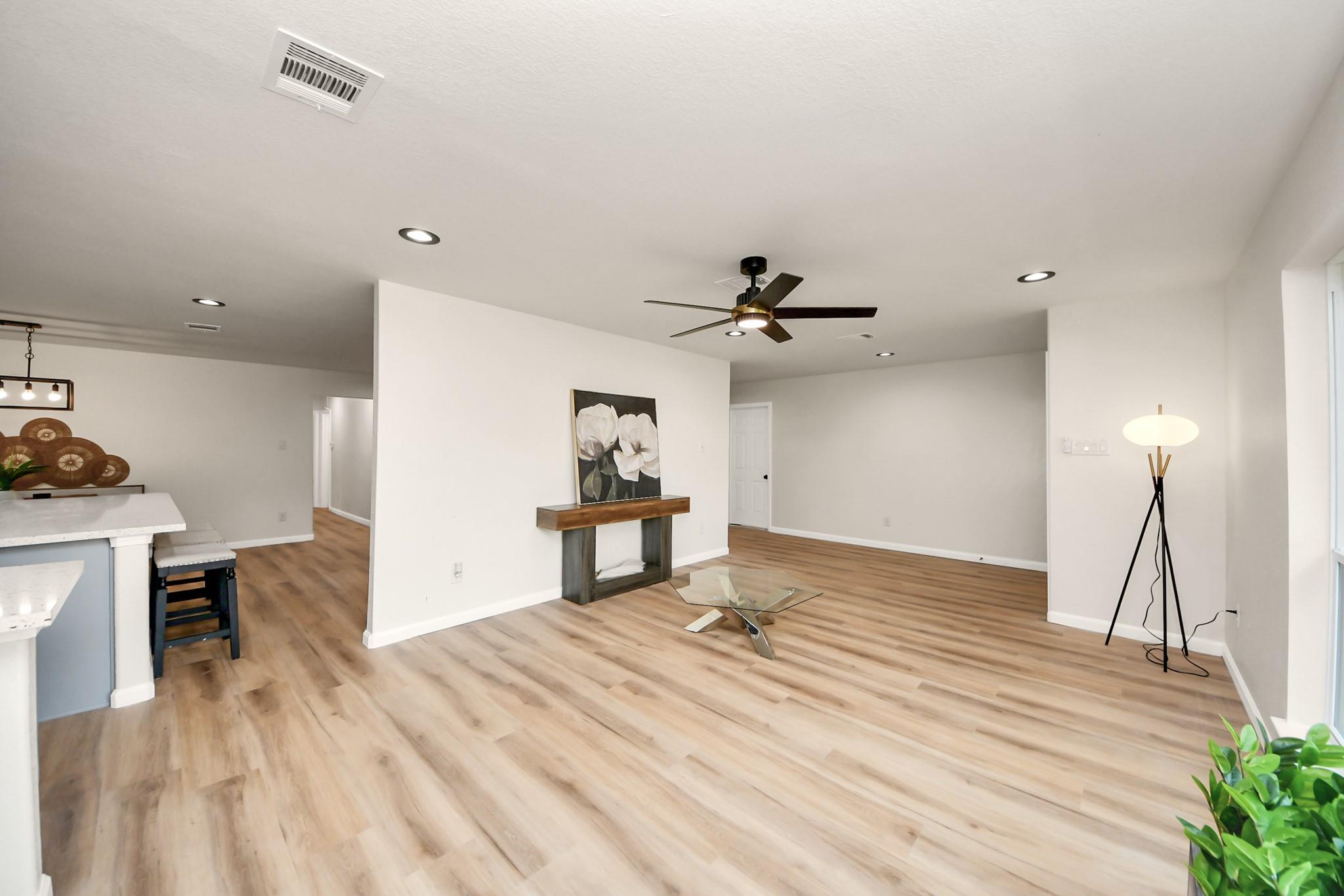 2407 Crestdale Dr