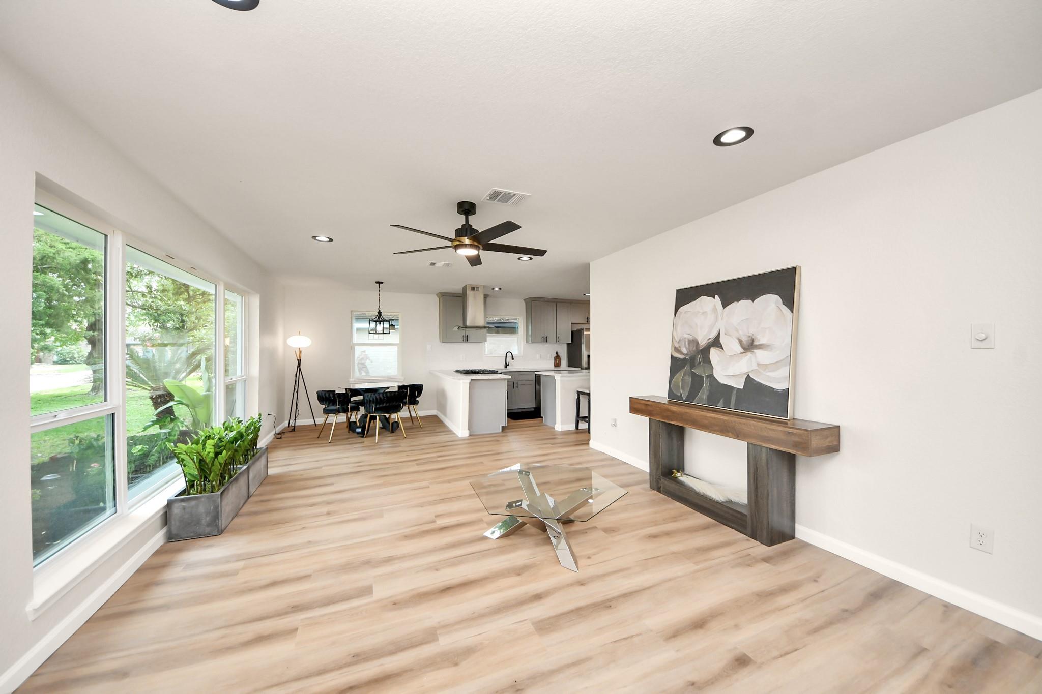 2407 Crestdale Dr