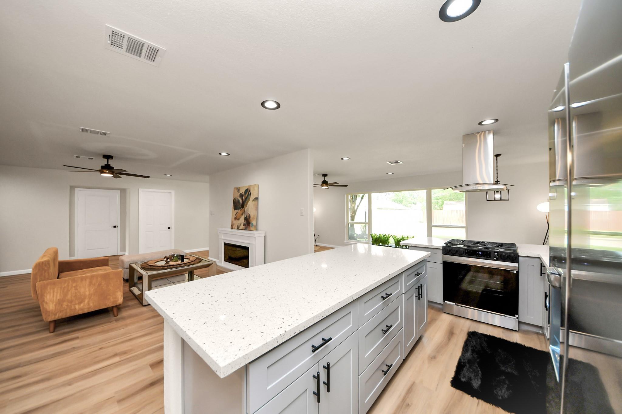 2407 Crestdale Dr