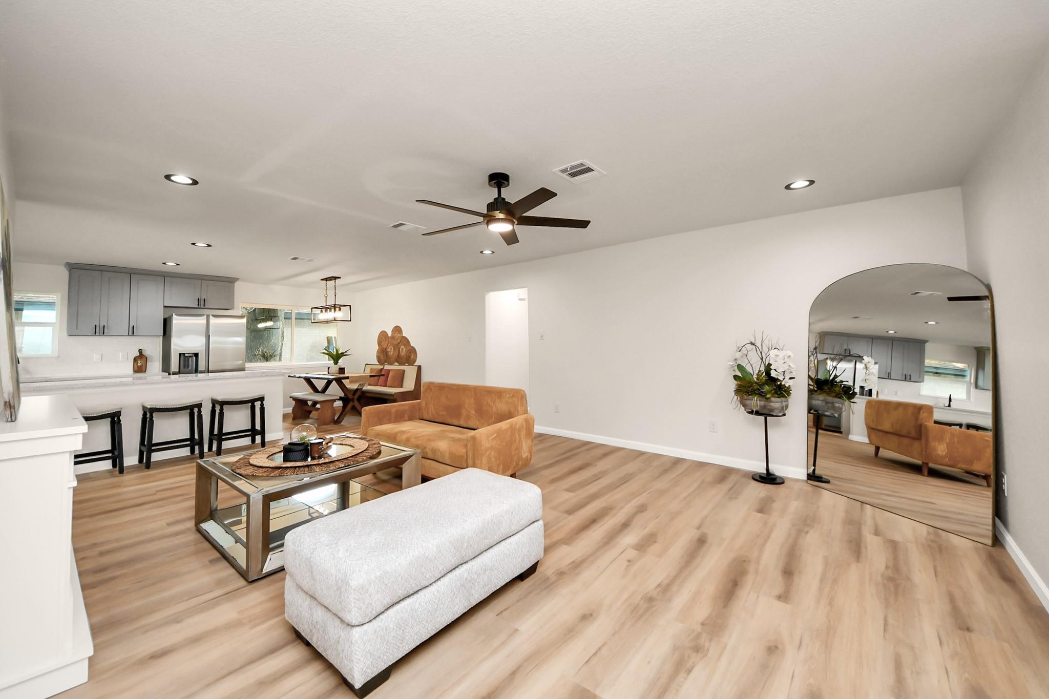 2407 Crestdale Dr
