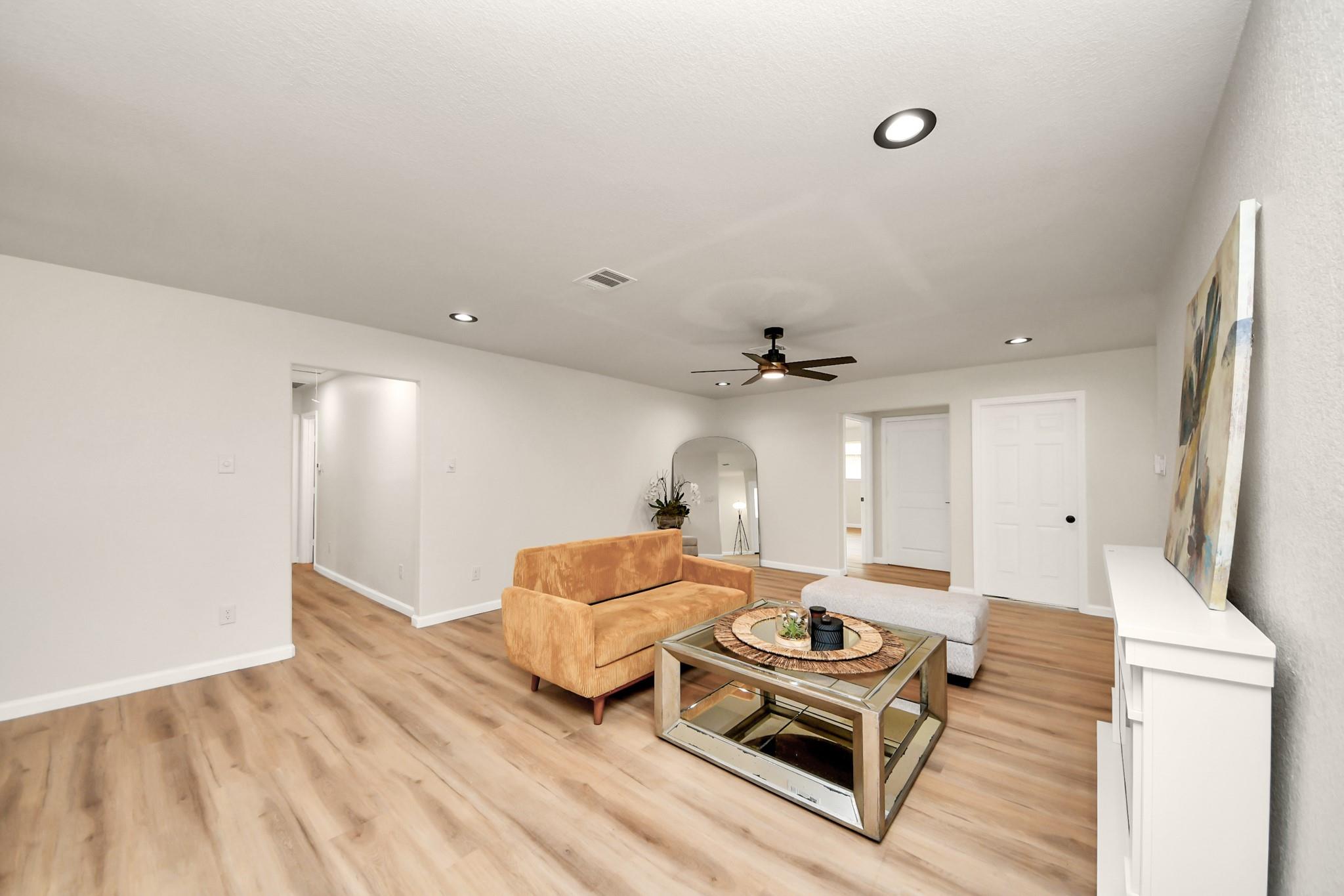 2407 Crestdale Dr
