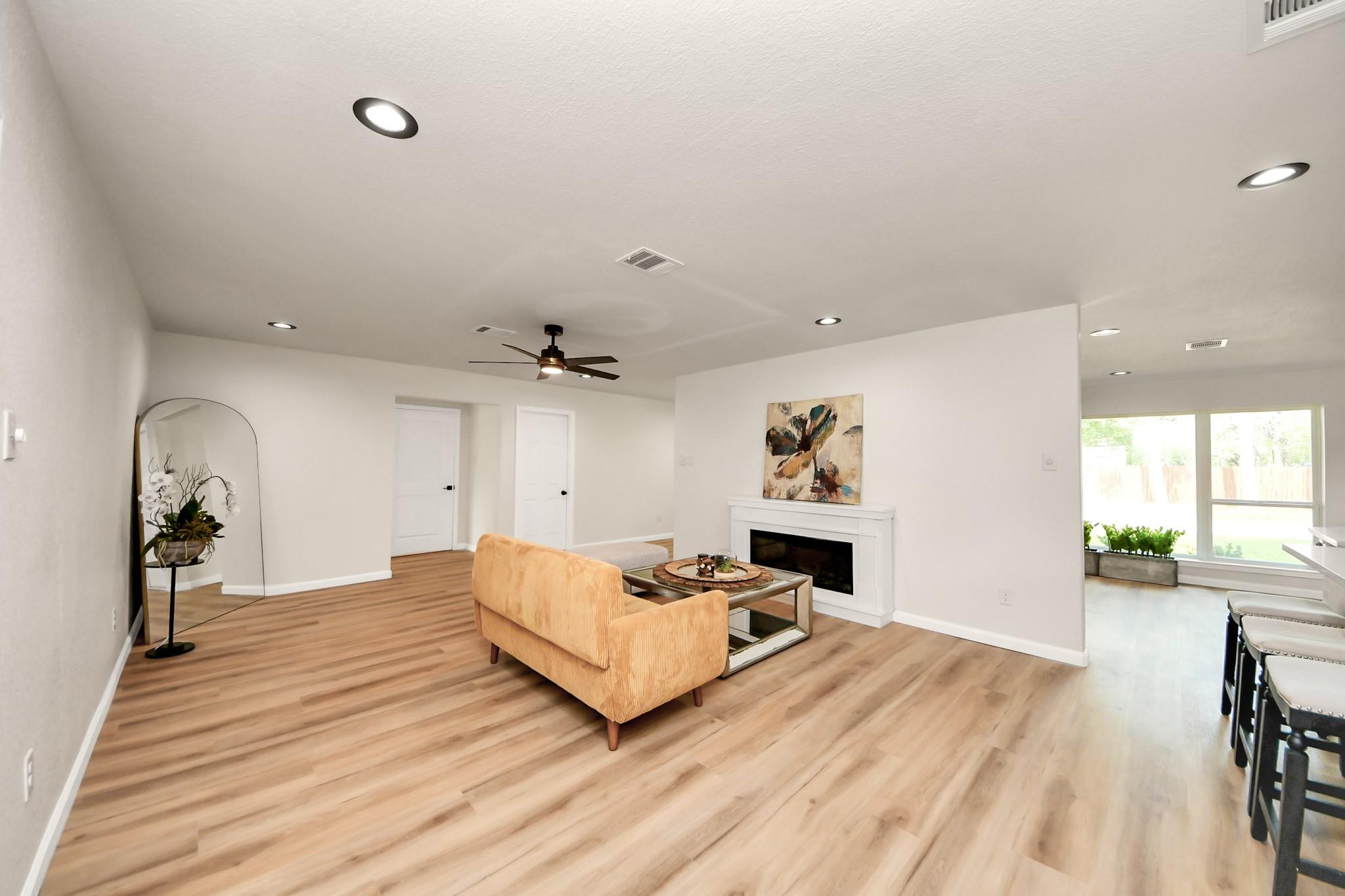 2407 Crestdale Dr