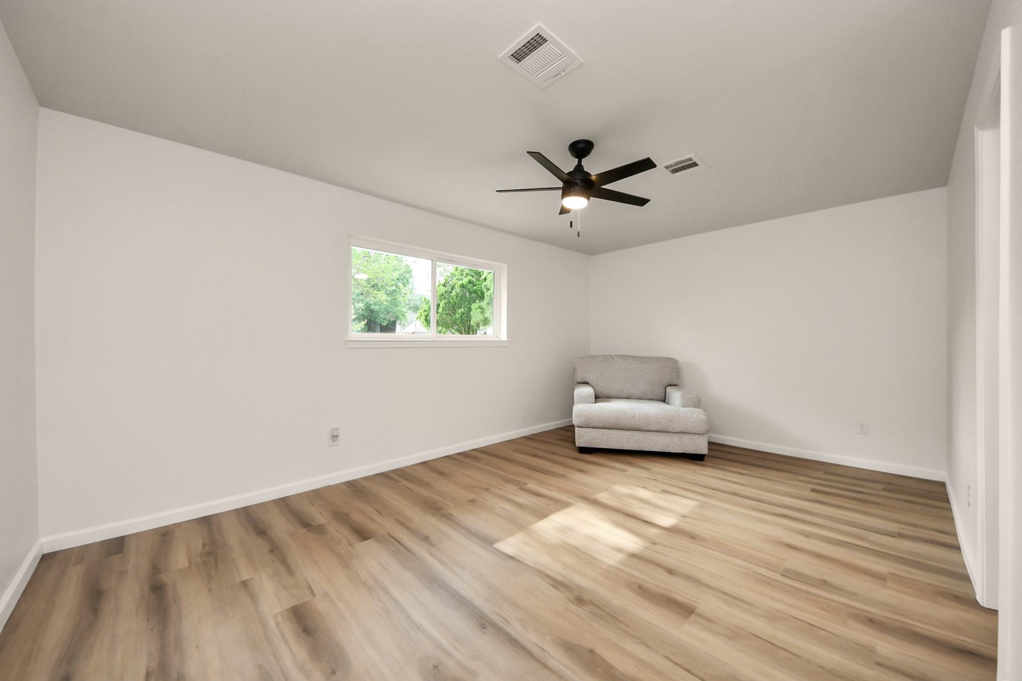 2407 Crestdale Dr