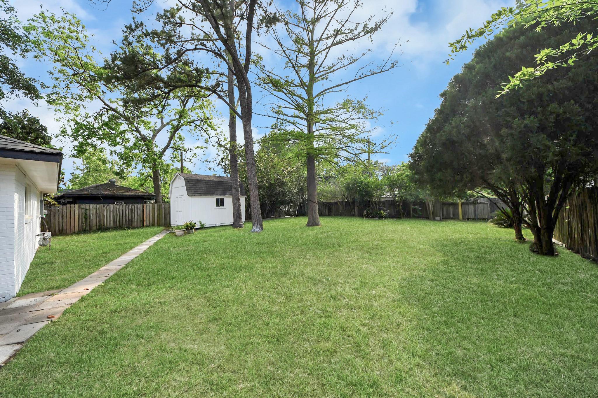 2407 Crestdale Dr