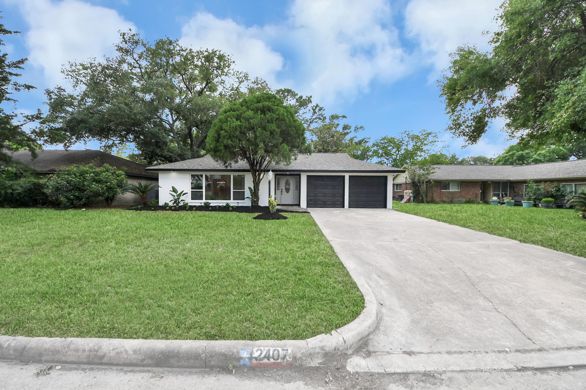 2407 Crestdale Dr