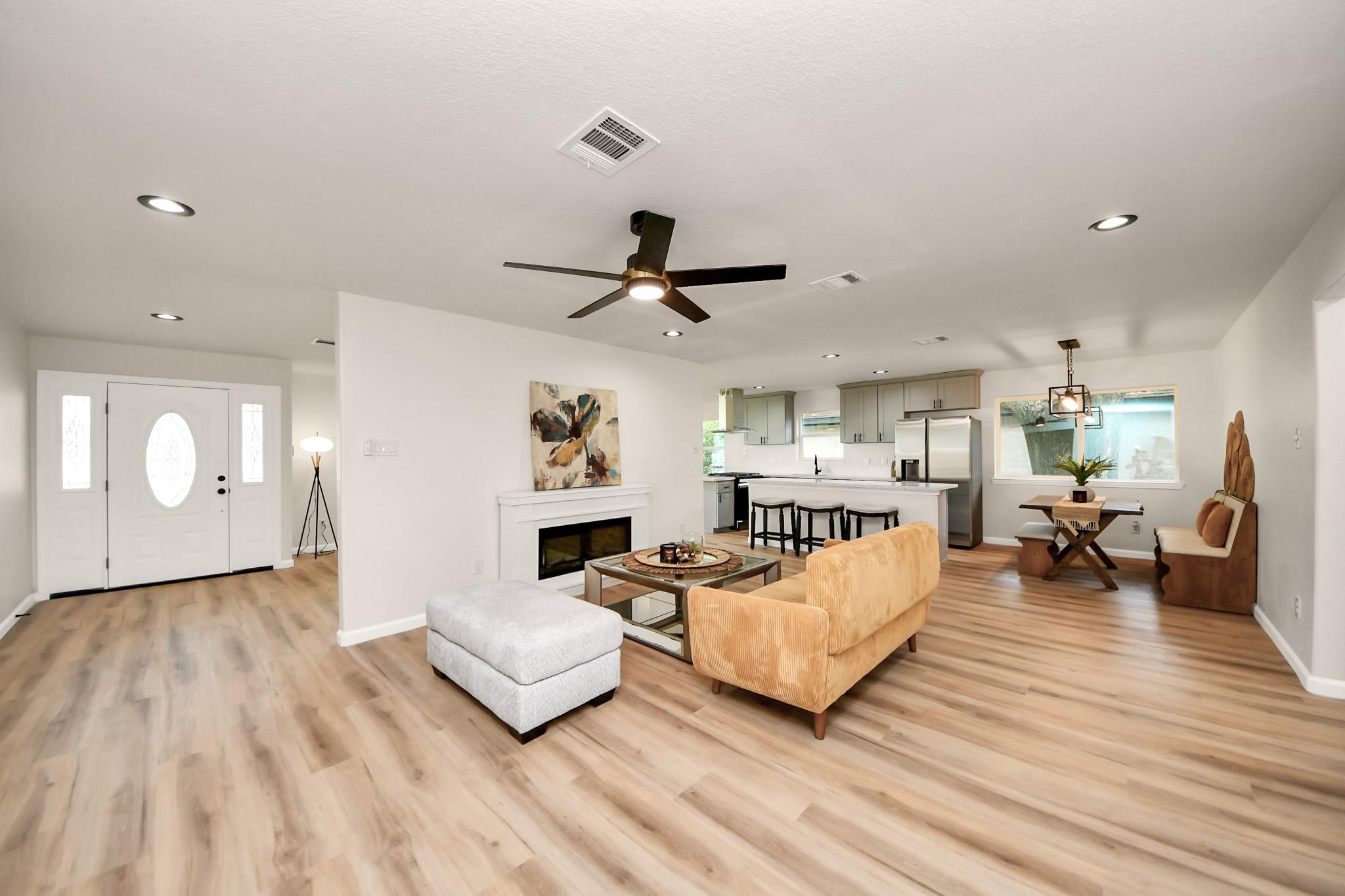 2407 Crestdale Dr