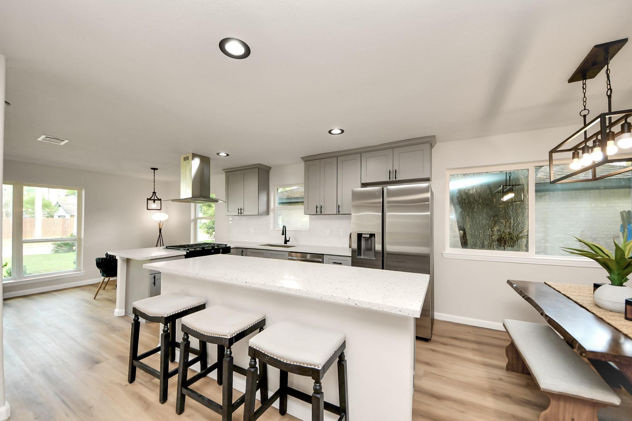 2407 Crestdale Dr