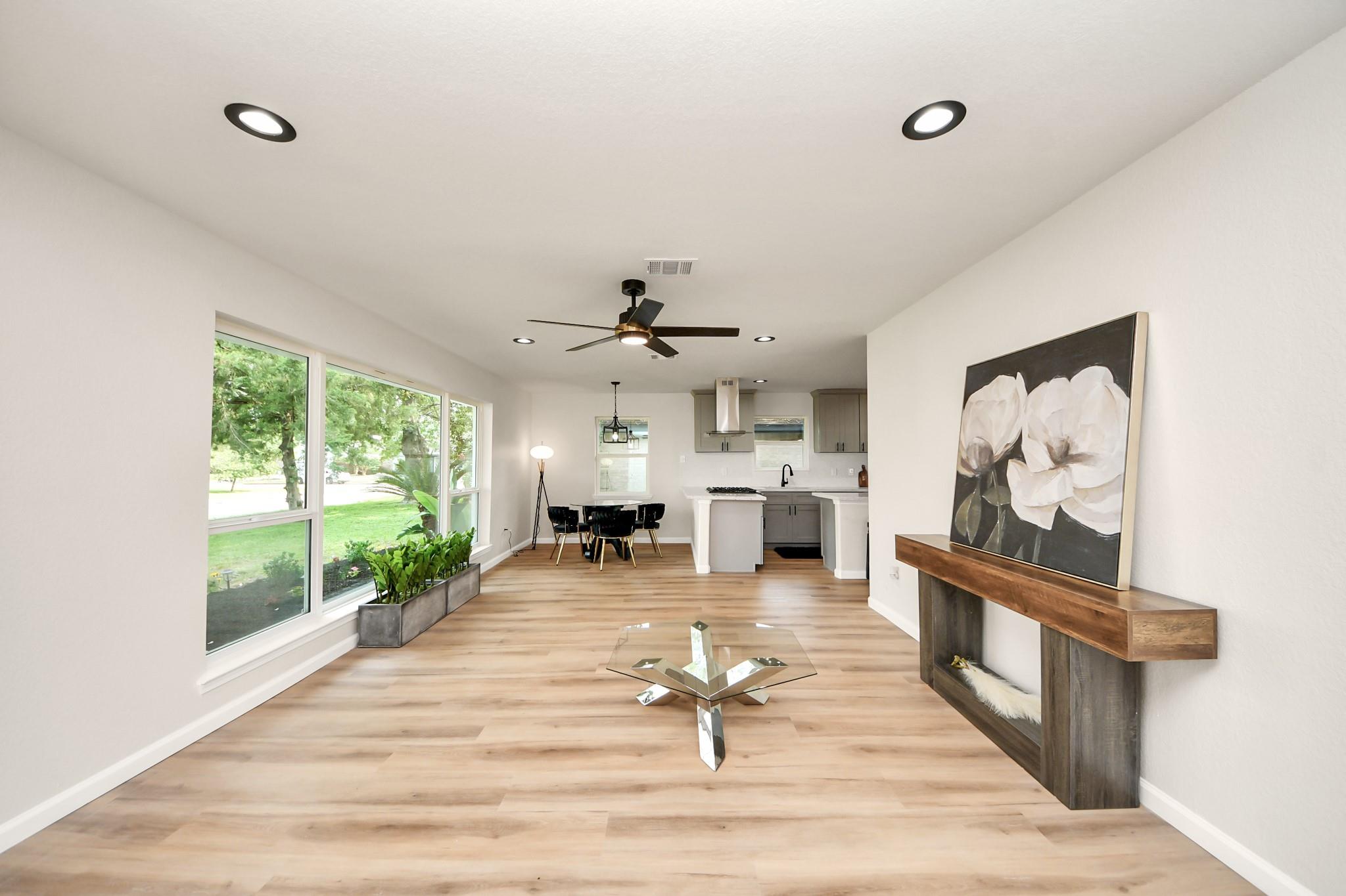 2407 Crestdale Dr