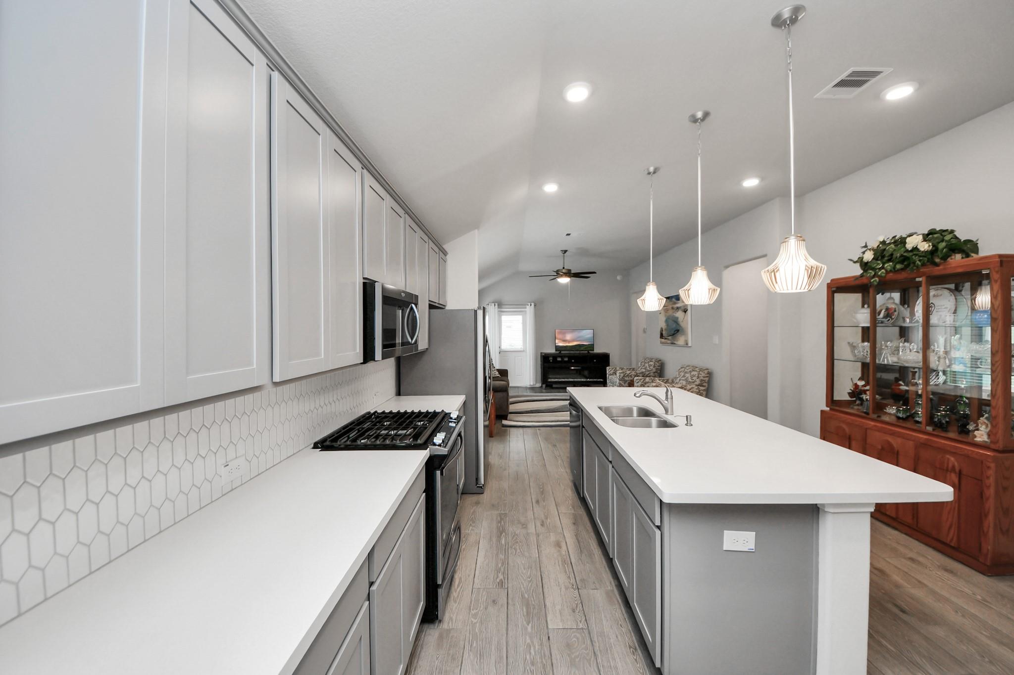 5023 Yellow Rays Trail