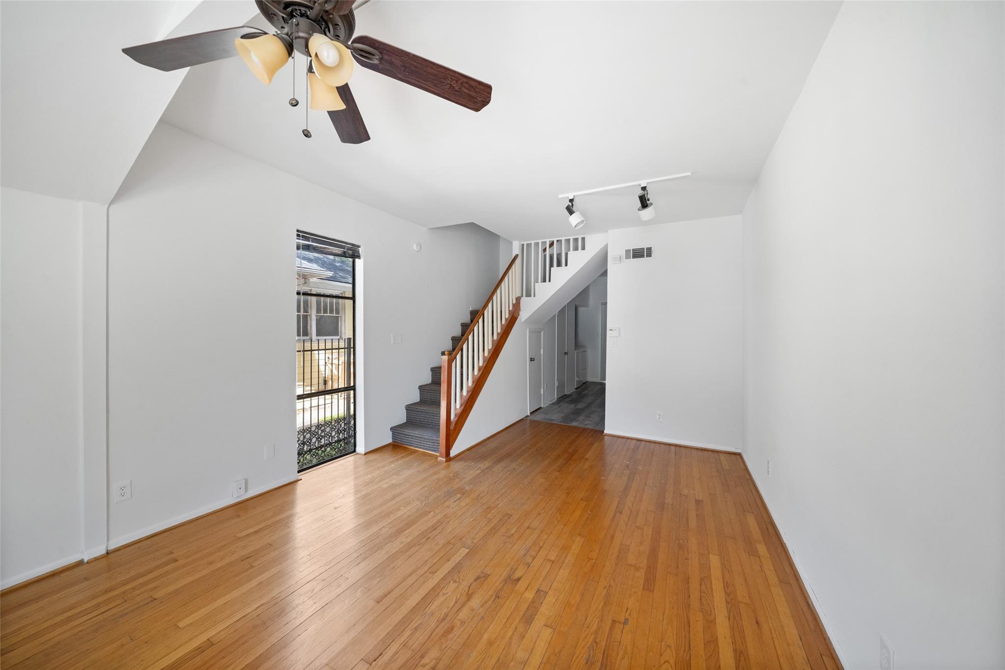 518 Hawthorne Street # 2