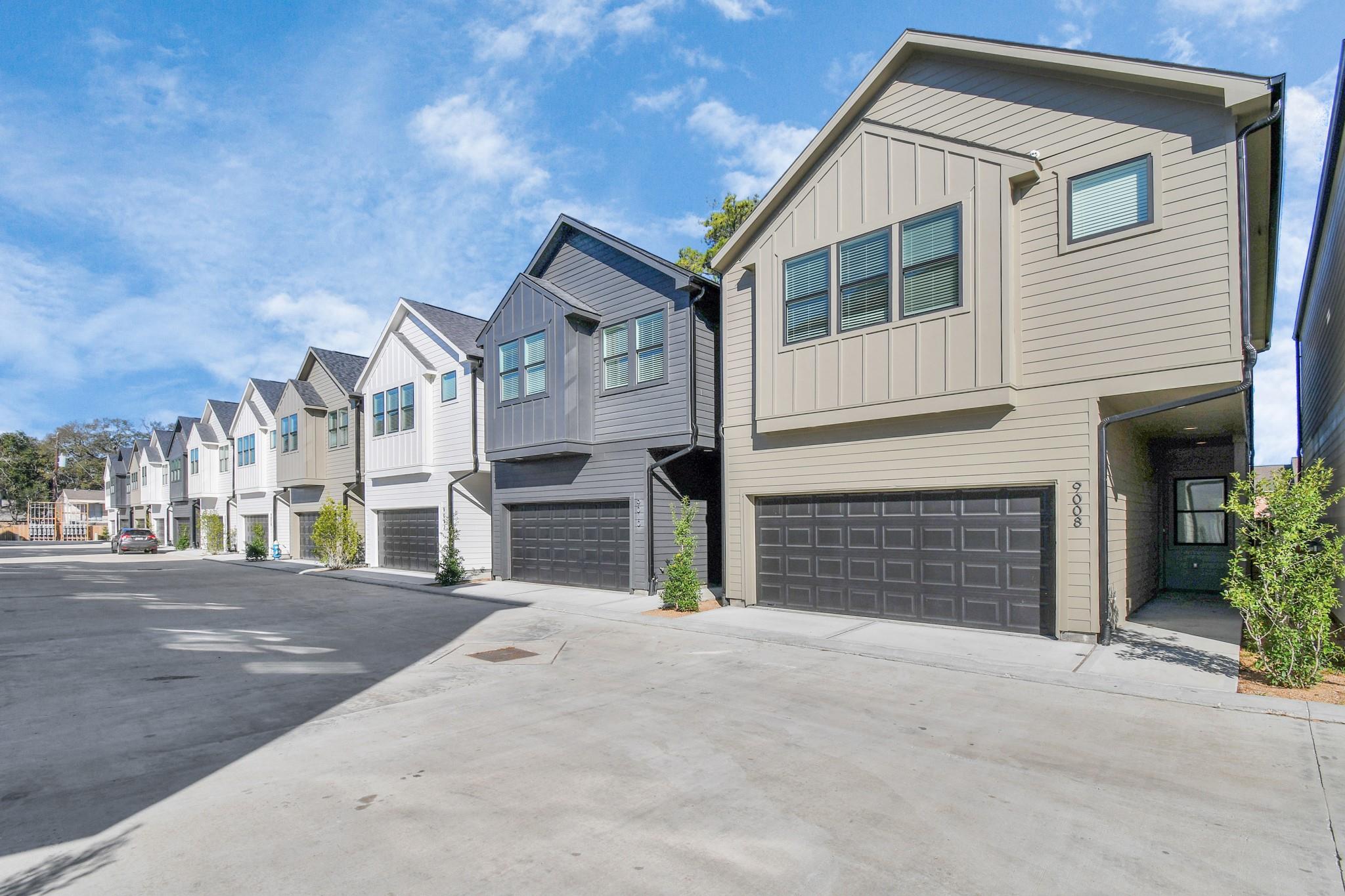 9027 Laverne Oak Lane