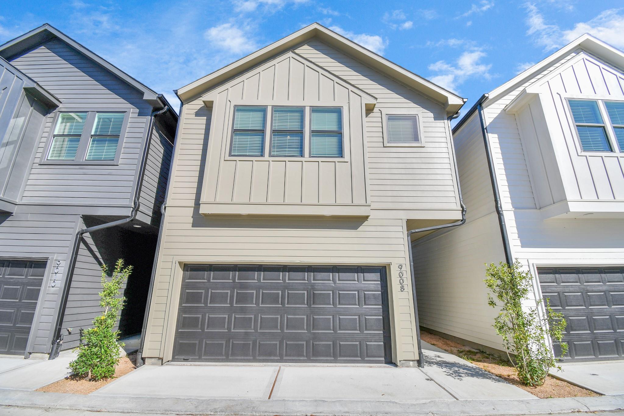 9027 Laverne Oak Lane