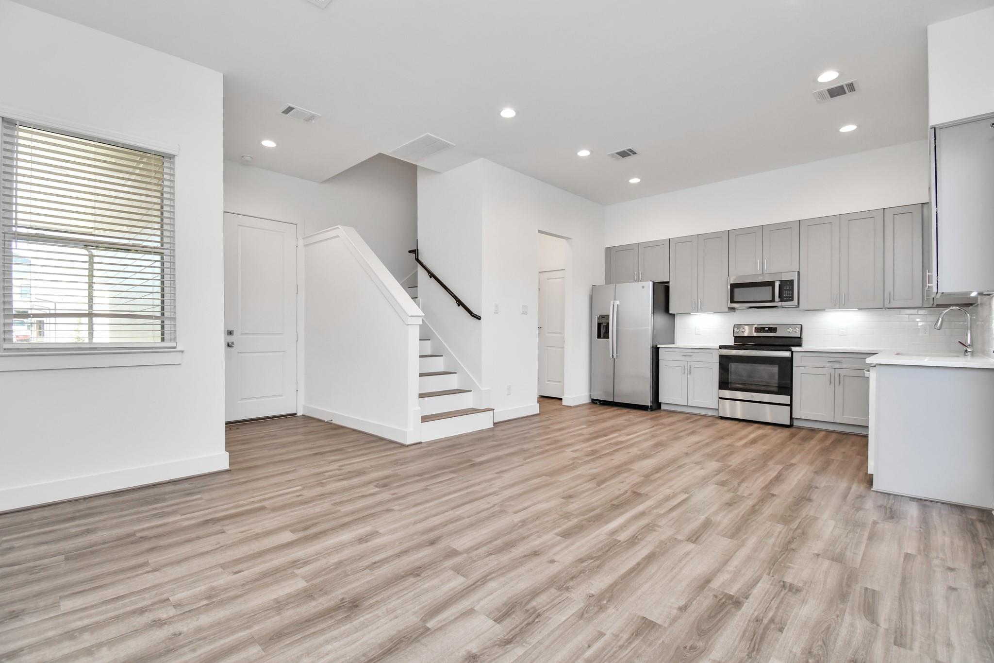 9027 Laverne Oak Lane