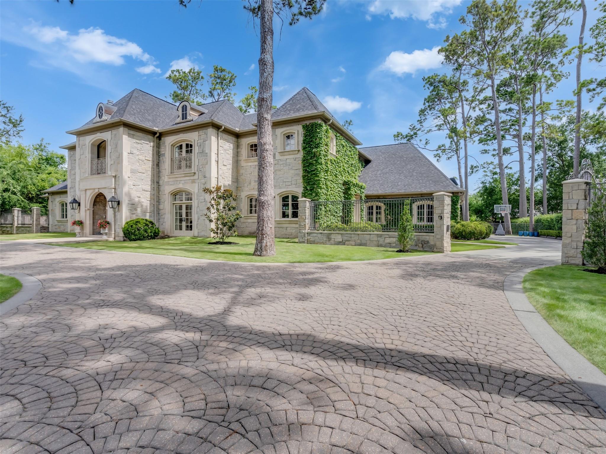 11527 Green Oaks Drive
