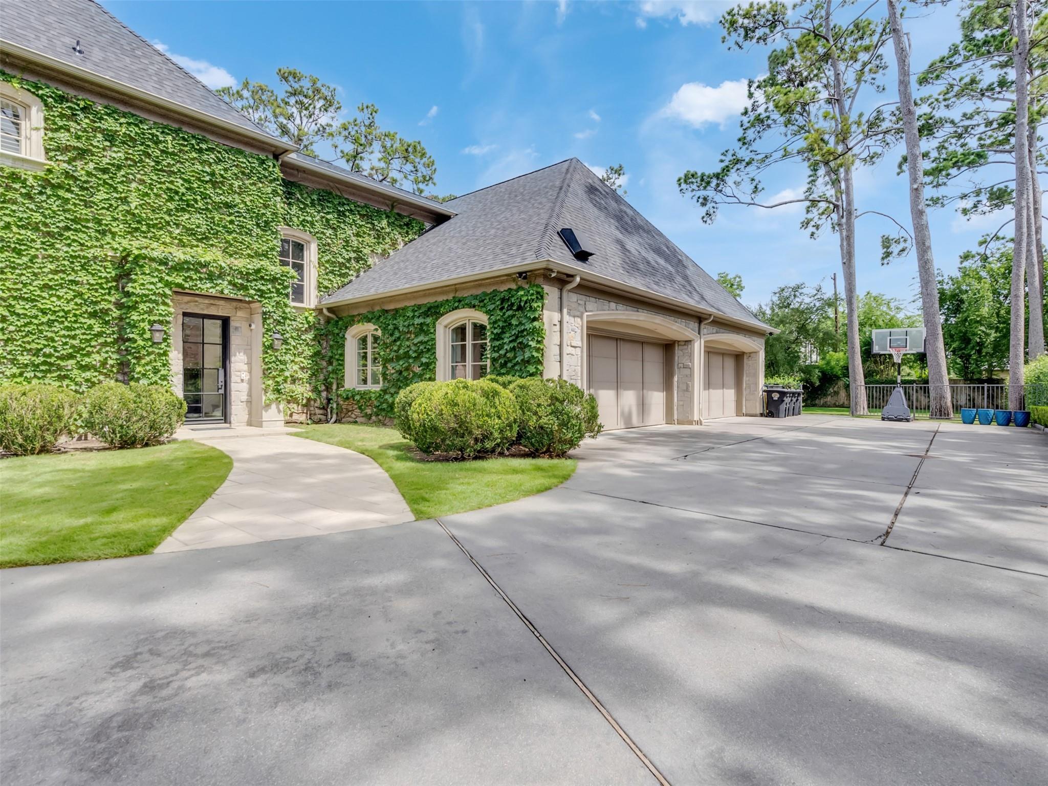 11527 Green Oaks Drive