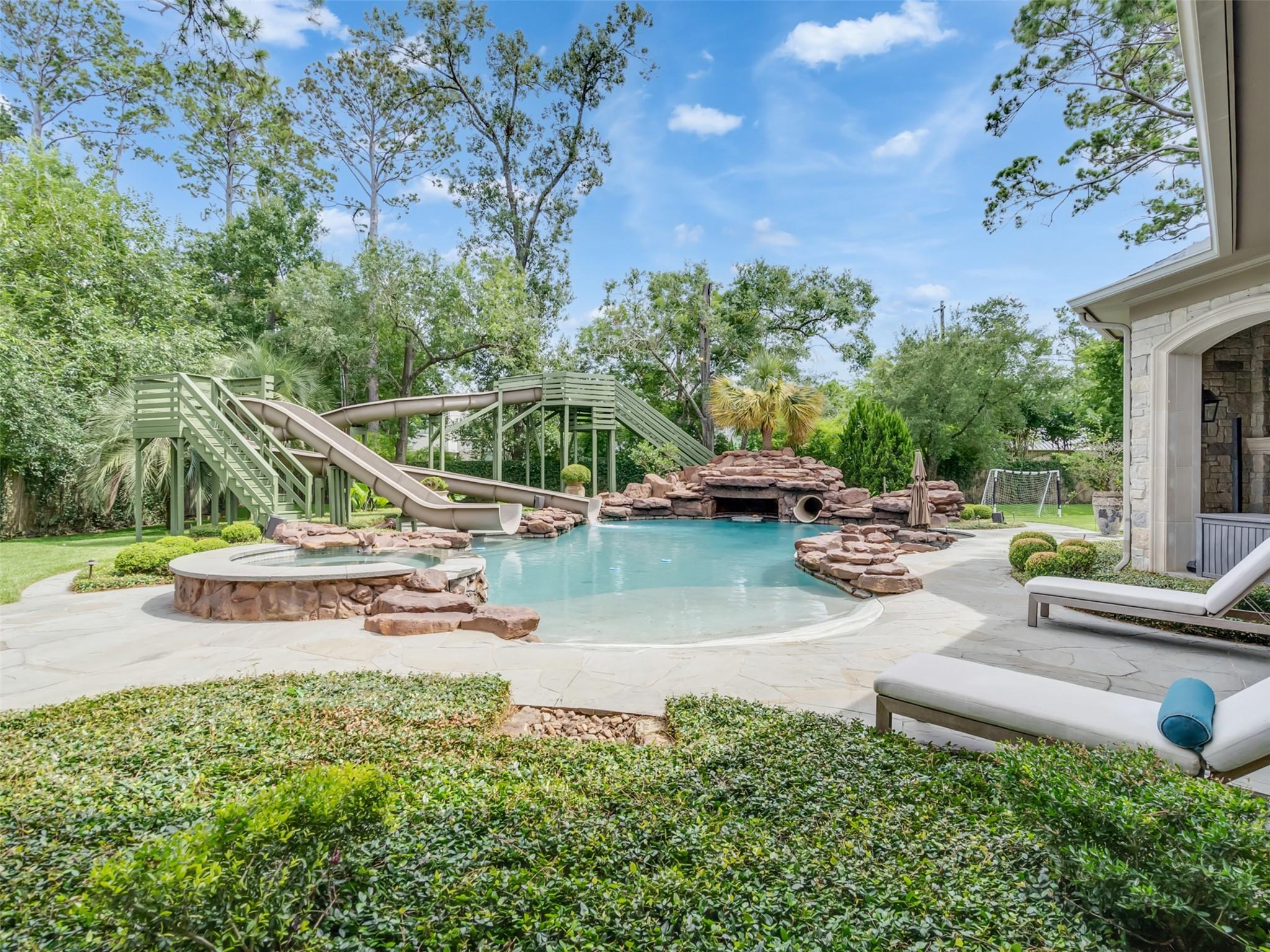 11527 Green Oaks Drive