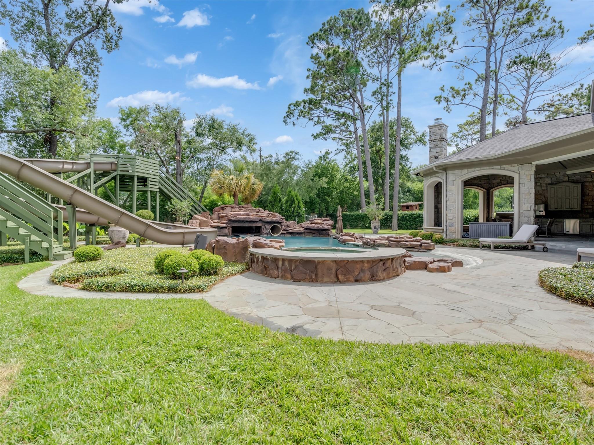 11527 Green Oaks Drive