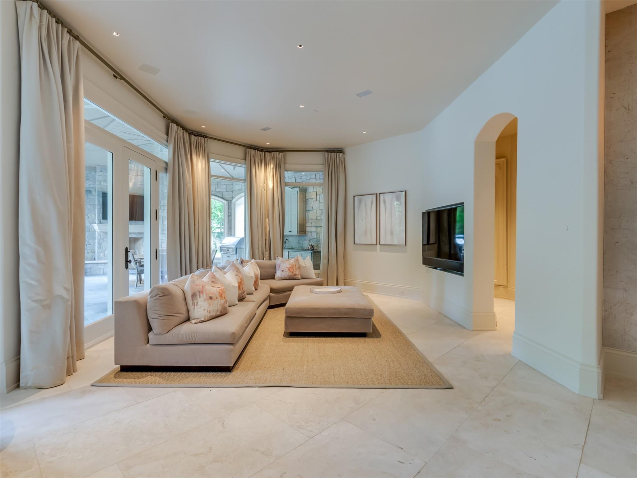 11527 Green Oaks Drive