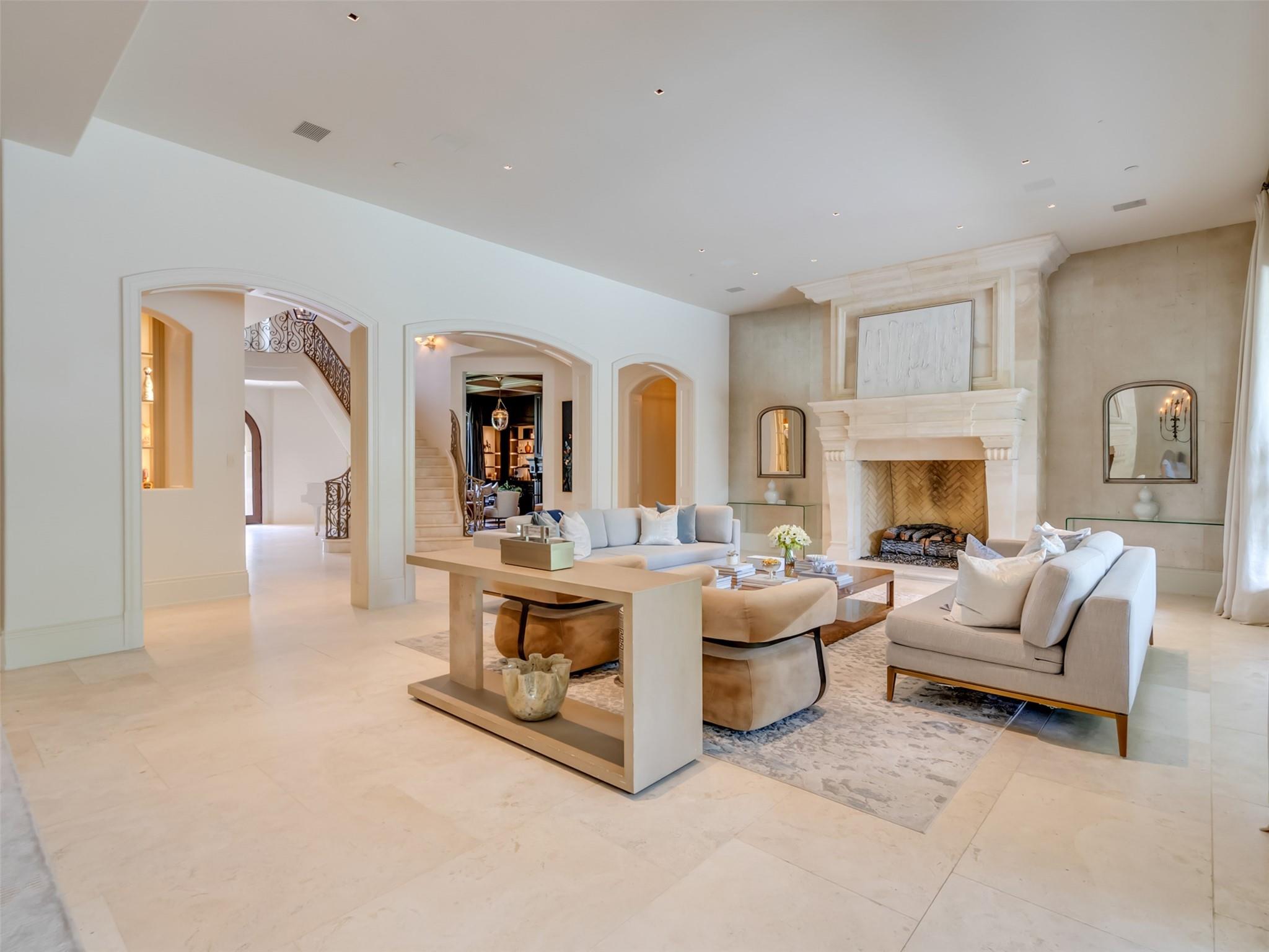 11527 Green Oaks Drive