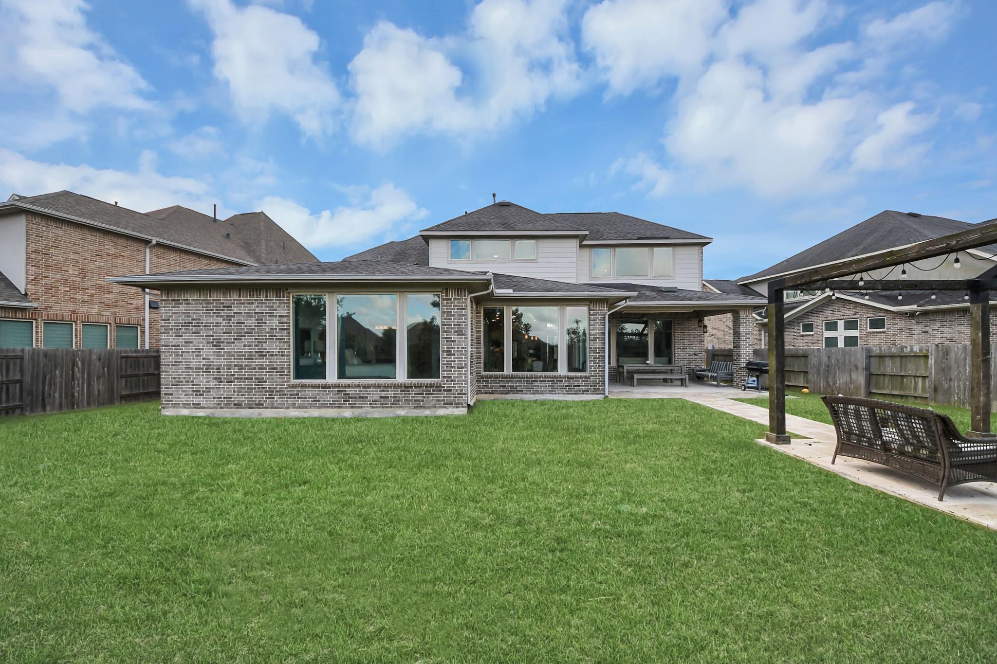 6539 Woodleaf Lake Loop