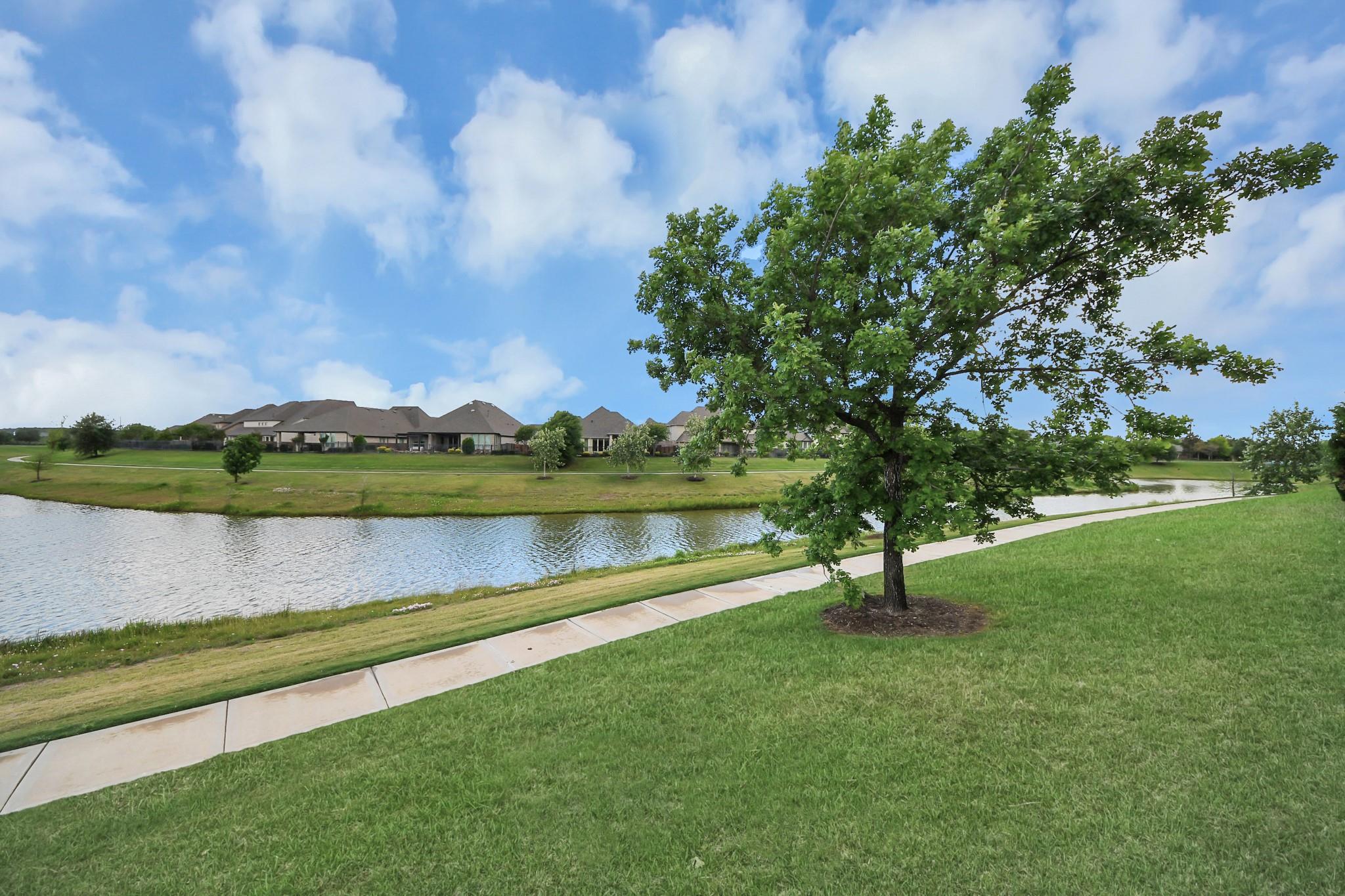 6539 Woodleaf Lake Loop