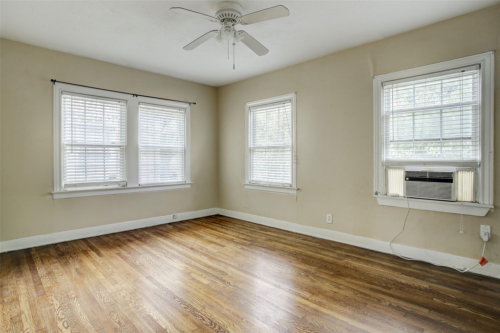 1935 Richmond Avenue