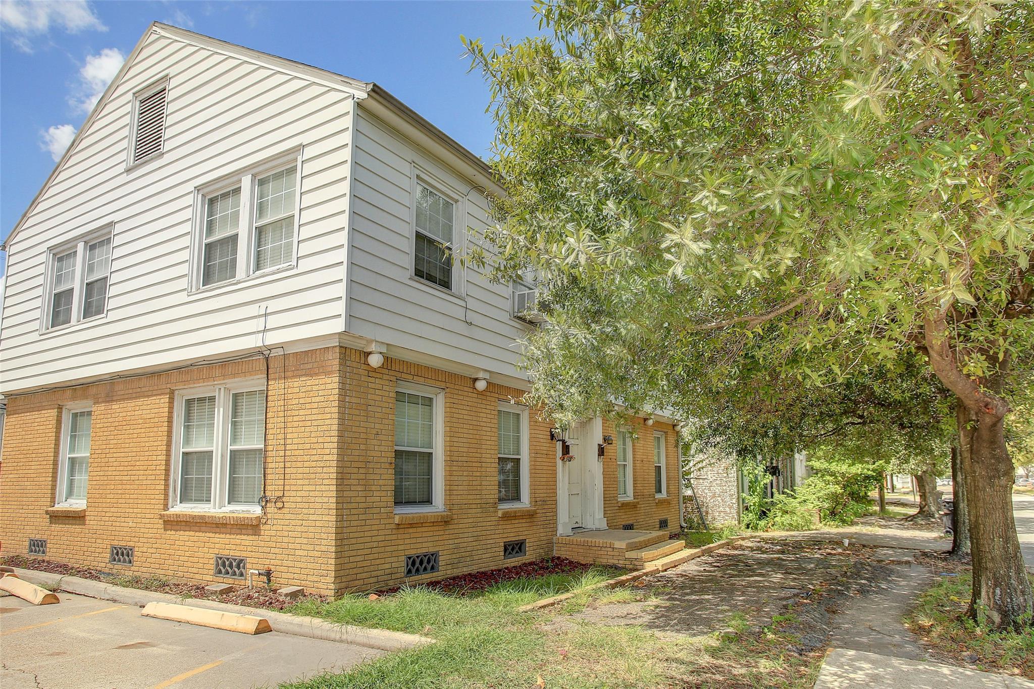 1935 Richmond Avenue