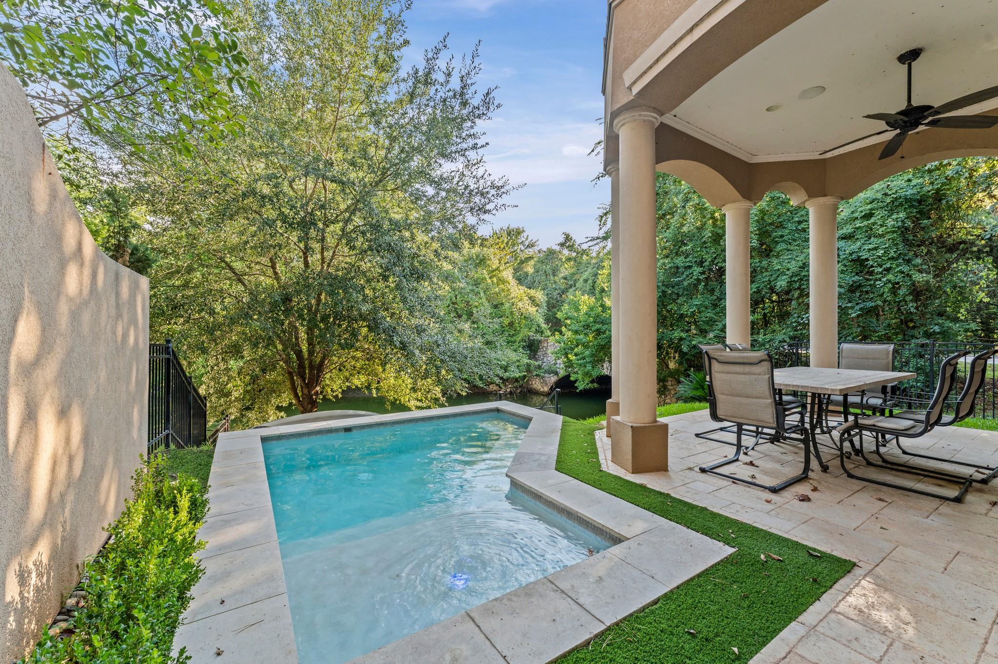 102 La Vie Drive