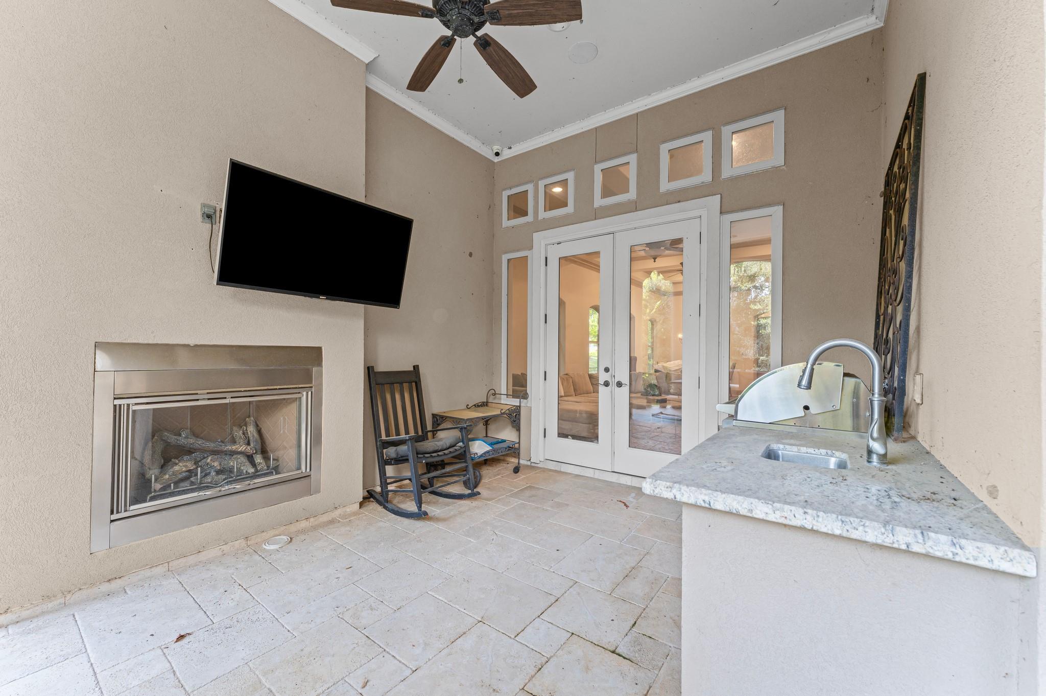 102 La Vie Drive