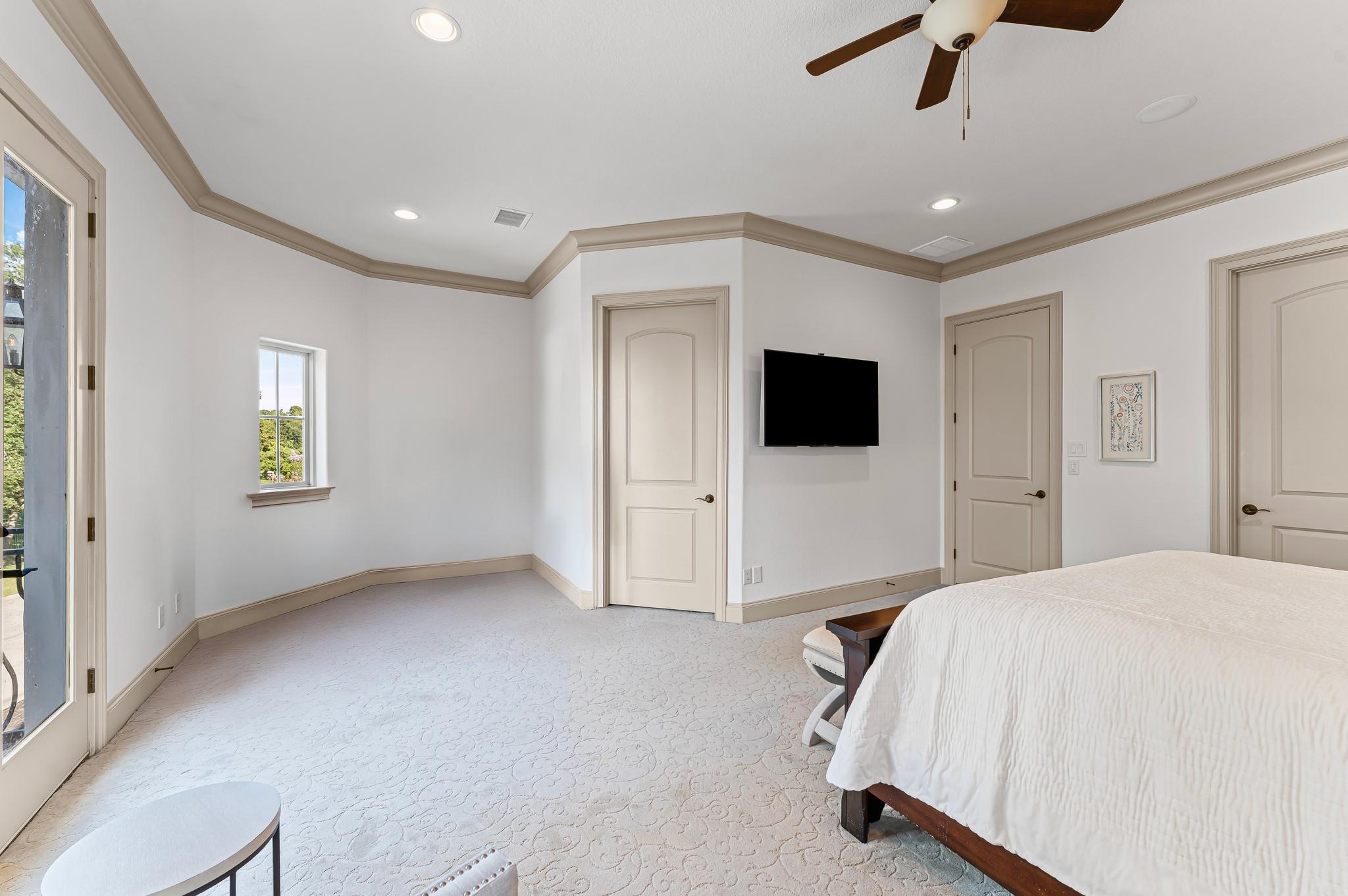 102 La Vie Drive